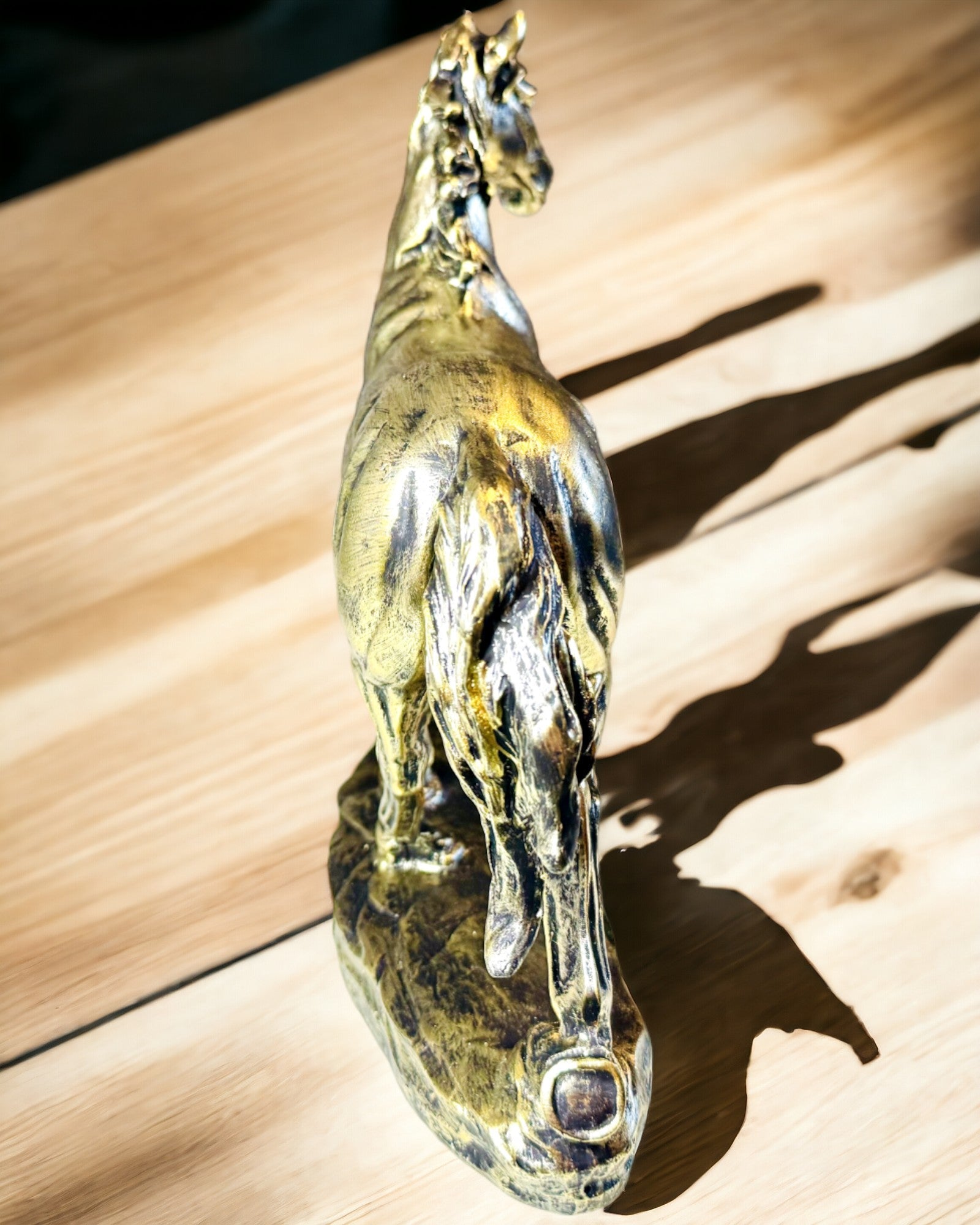 Statuetă Cal în Galop din Rășină cu Opțiune de Gravare