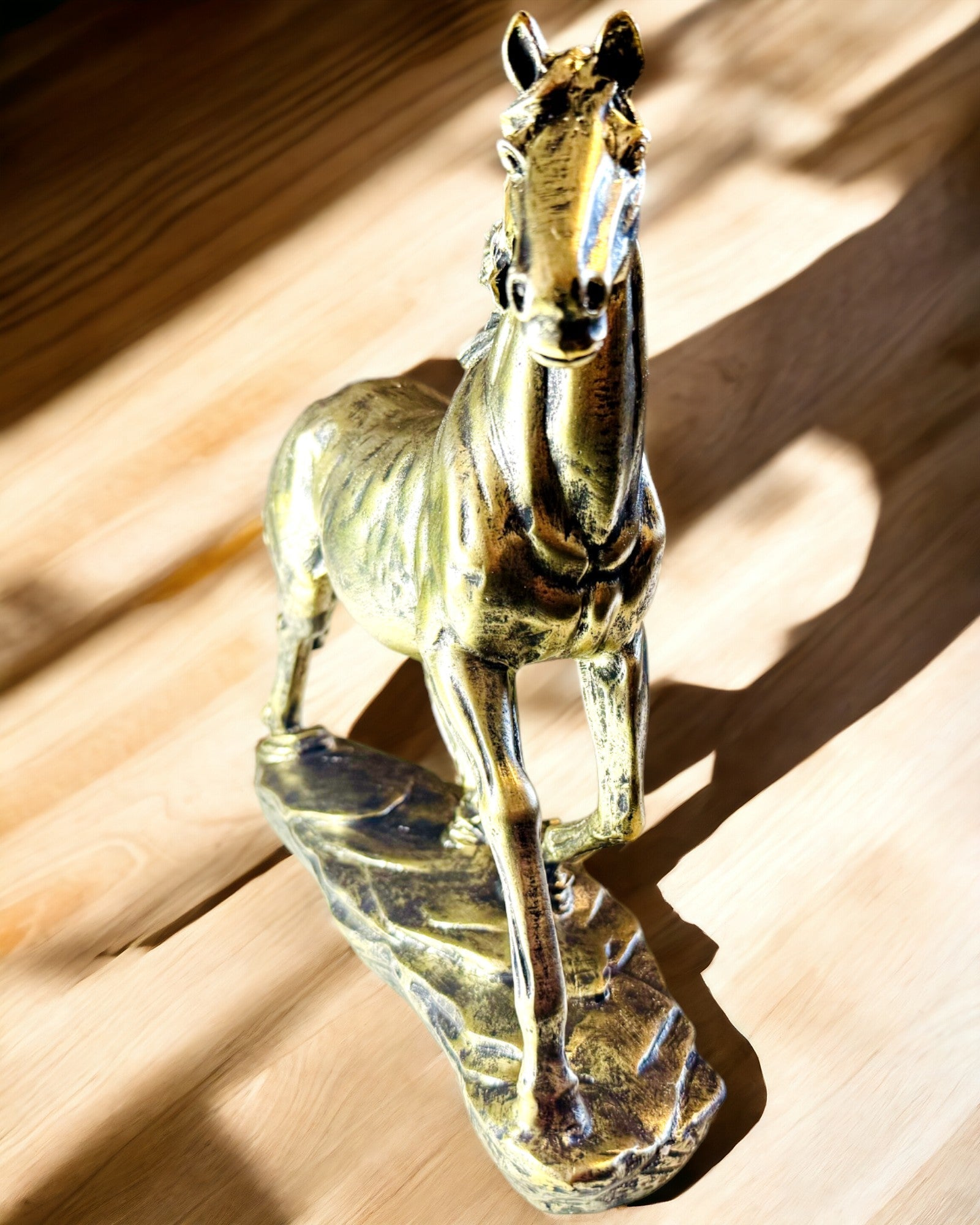 Statuetă Cal în Galop din Rășină cu Opțiune de Gravare