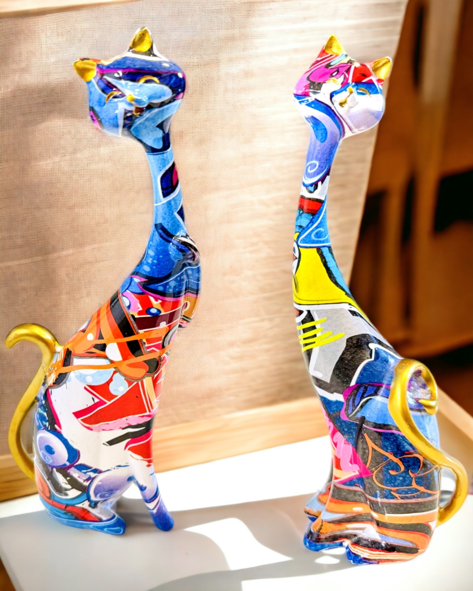 Figurine Pisici Abstracte „ArtCats”, Pictate Manual, Rășină – 25 cm, 2 buc.