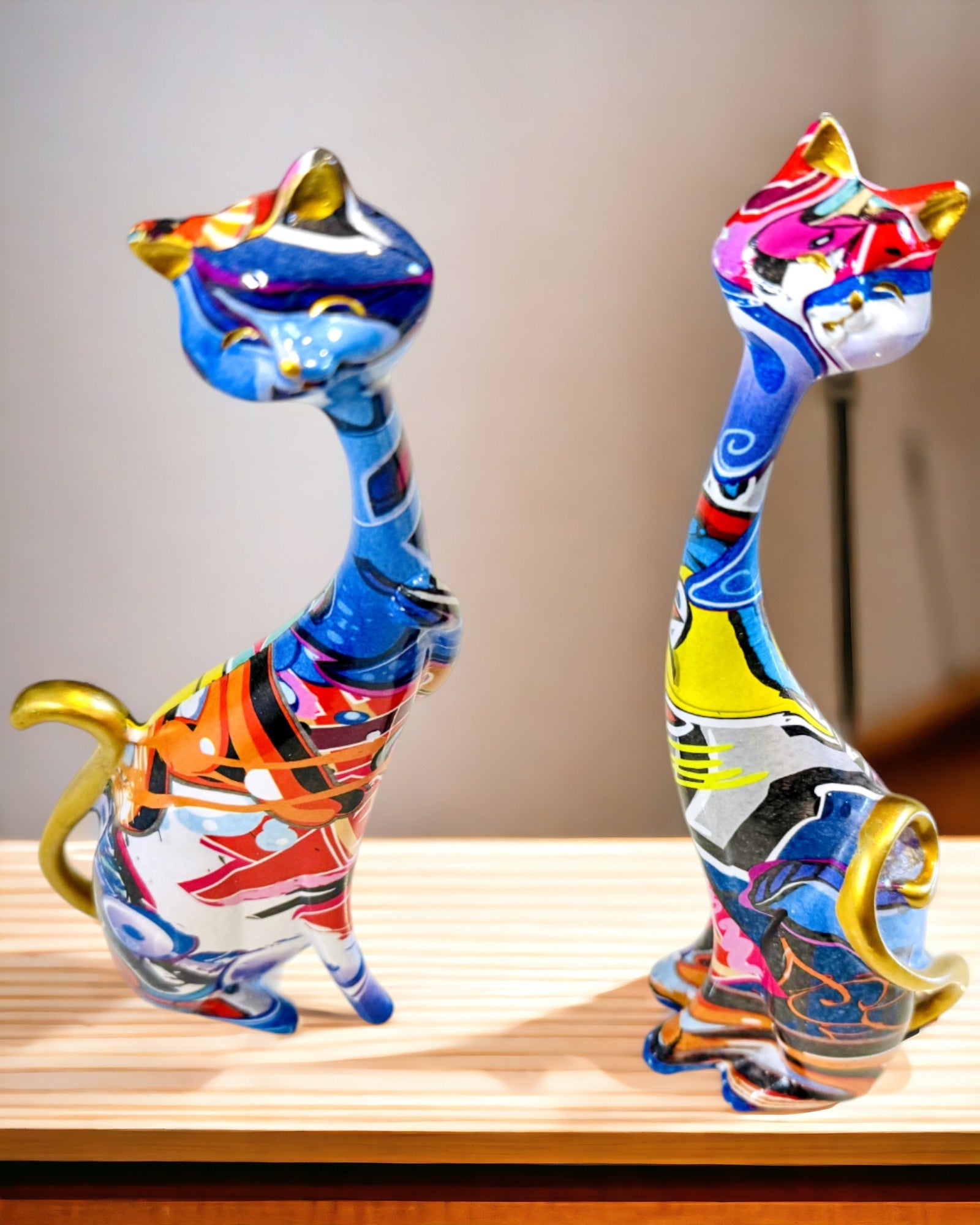 Figurine Pisici Abstracte „ArtCats”, Pictate Manual, Rășină – 25 cm, 2 buc.