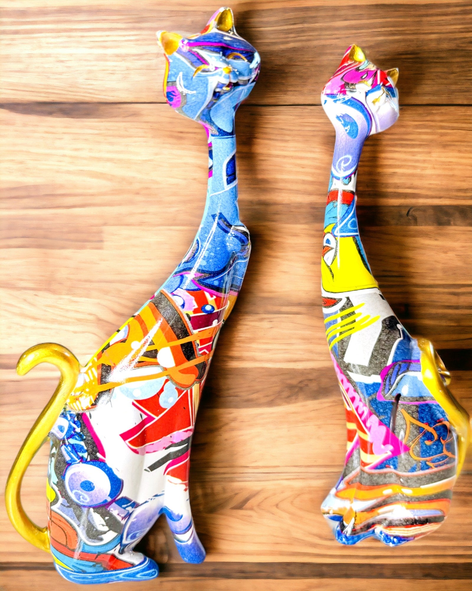 Figurine Pisici Abstracte „ArtCats”, Pictate Manual, Rășină – 25 cm, 2 buc.