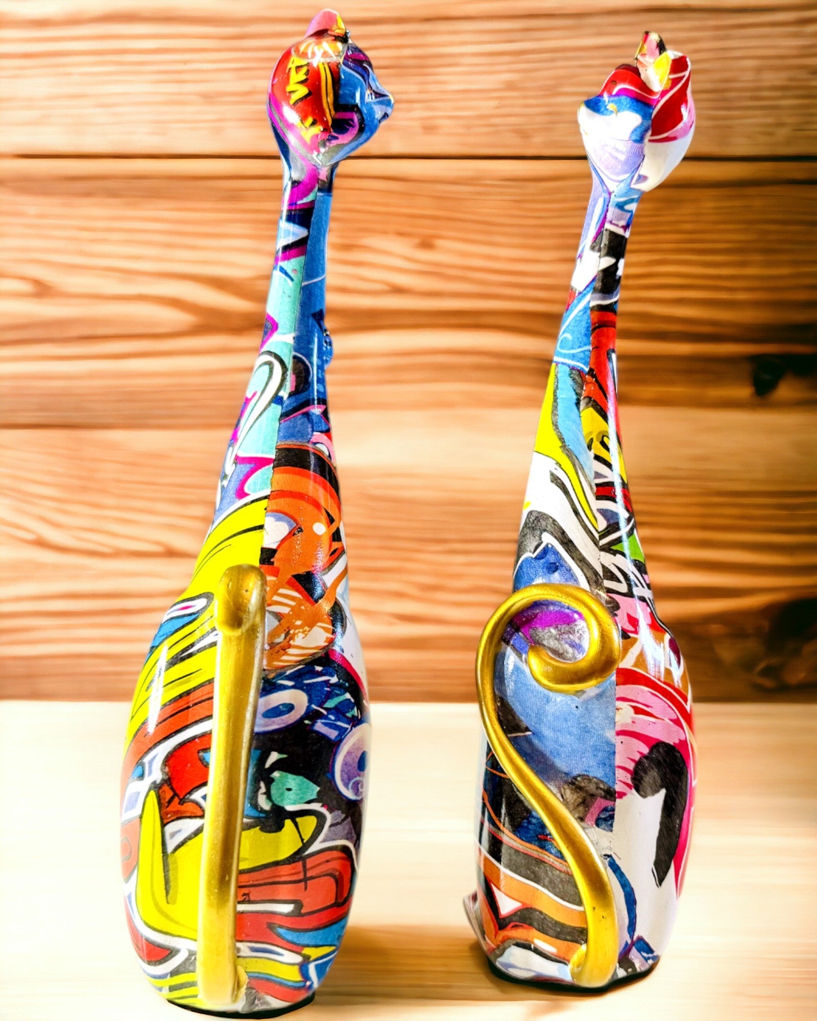 Figurine Pisici Abstracte „ArtCats”, Pictate Manual, Rășină – 25 cm, 2 buc.