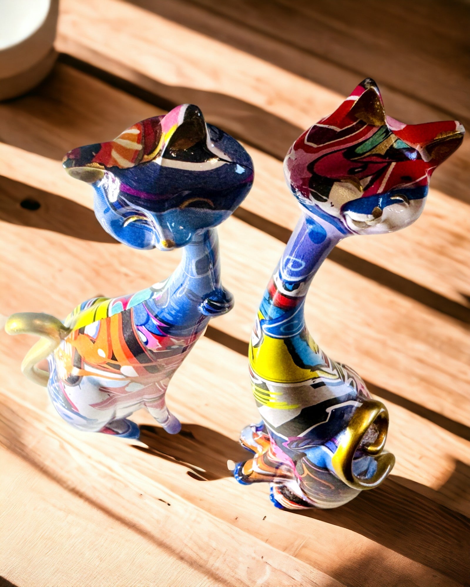 Figurine Pisici Abstracte „ArtCats”, Pictate Manual, Rășină – 25 cm, 2 buc.