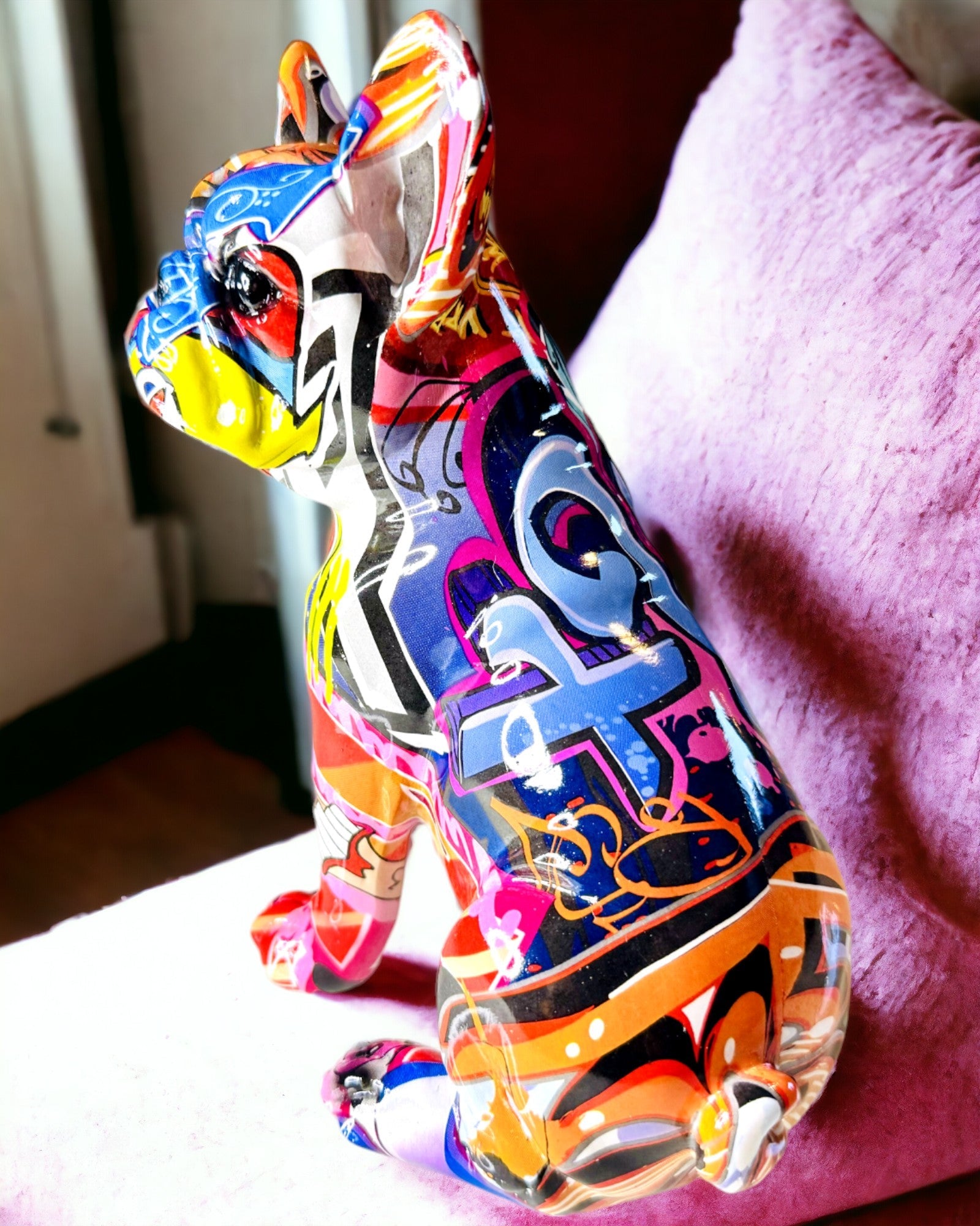 Figurină Bulldog Francez Realizată Manual în Stil Street Art cu Opțiune de Gravare