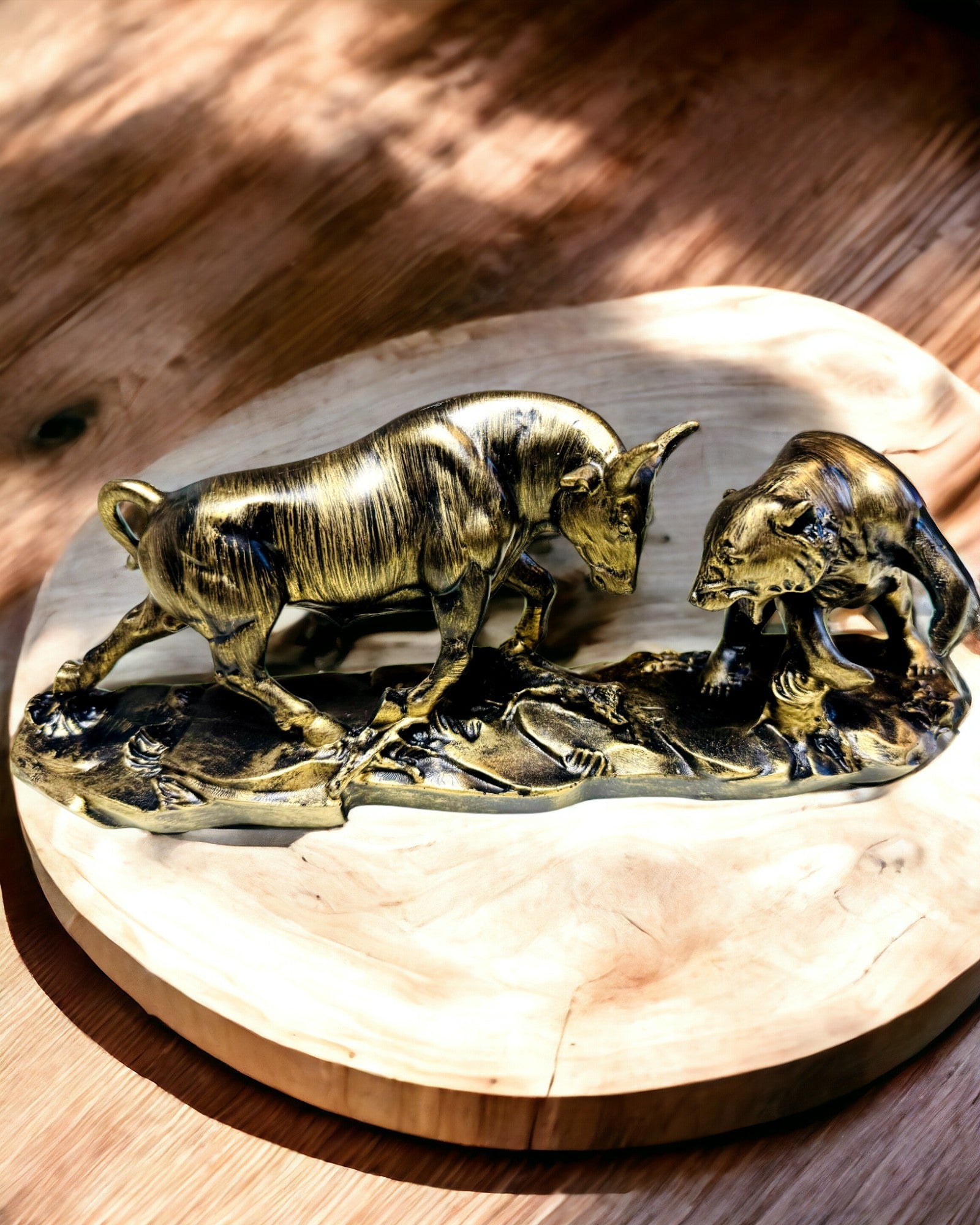 Sculptura „Cei doi rivali” - Taurul și Ursul - Simbolistica Pieței Financiare, Posibilitate de Gravare - culoare Cupru