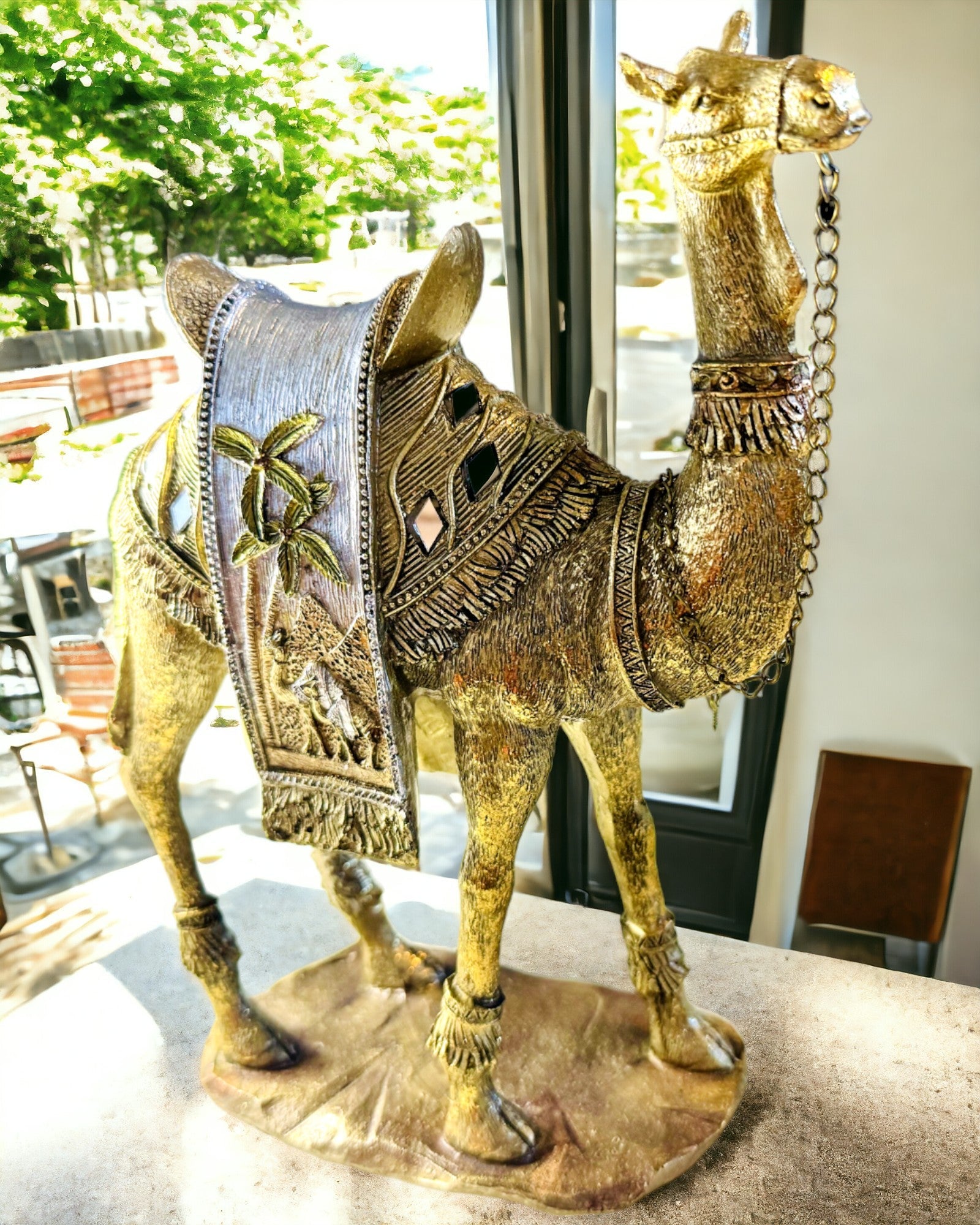 Statuetă Călătorul Deșertului Cămilă Decorativă din Rășină cu Posibilitate de Gravare