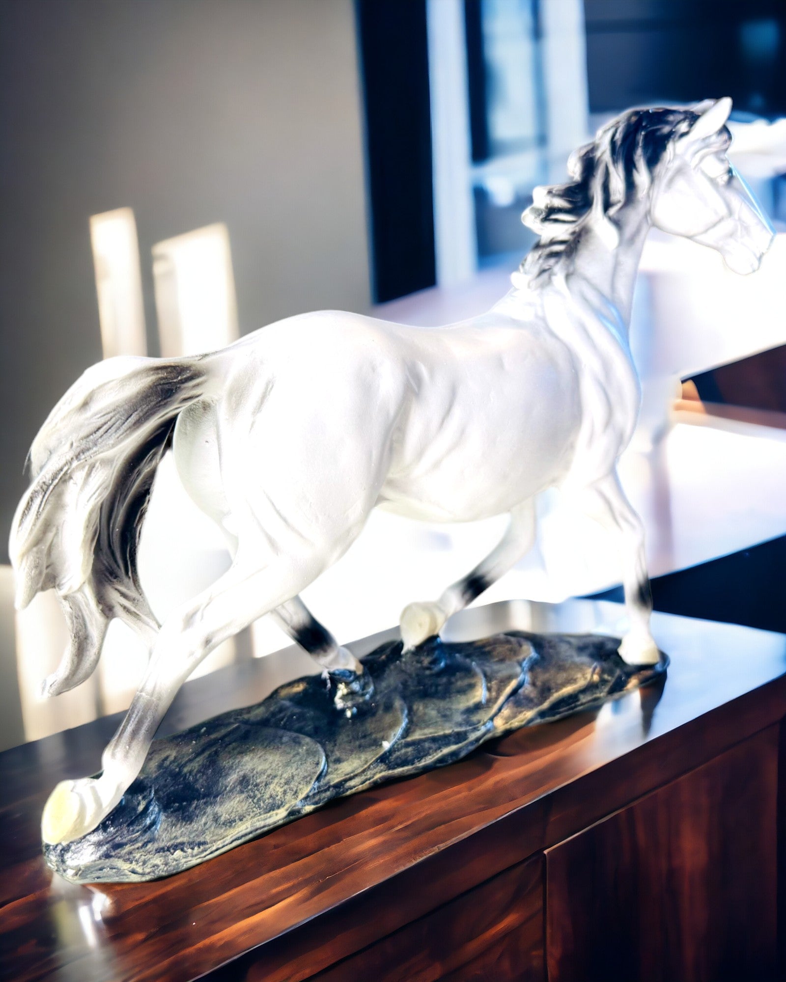 Sculptură de Cal - Figurină Decorativă cu Posibilitate de Gravare