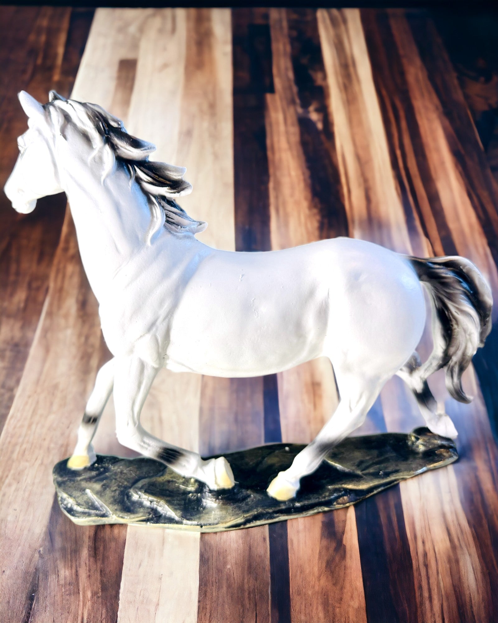 Sculptură de Cal - Figurină Decorativă cu Posibilitate de Gravare