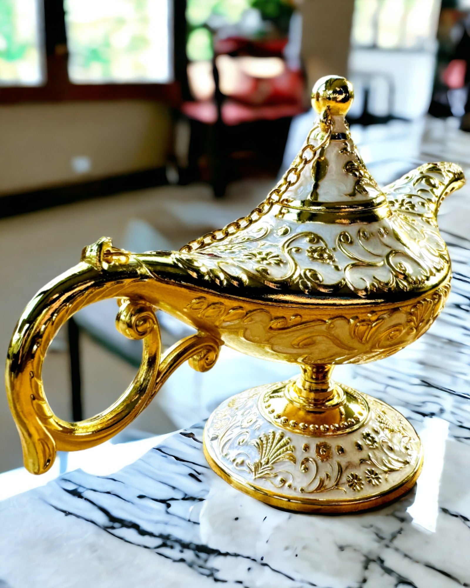 Lampa Magică a lui Aladin cu Opțiune de Gravare - Variantă Albă, împletită cu auriu