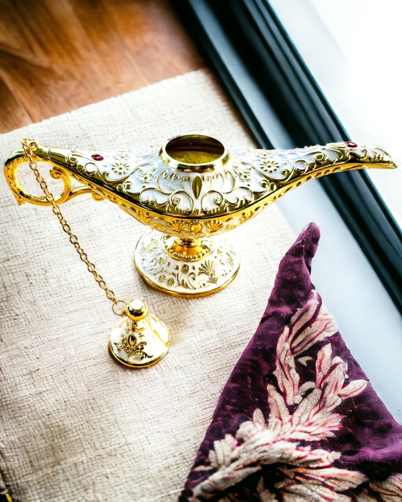 Lampa Magică a lui Aladin cu Opțiune de Gravare - Variantă Albă, împletită cu auriu