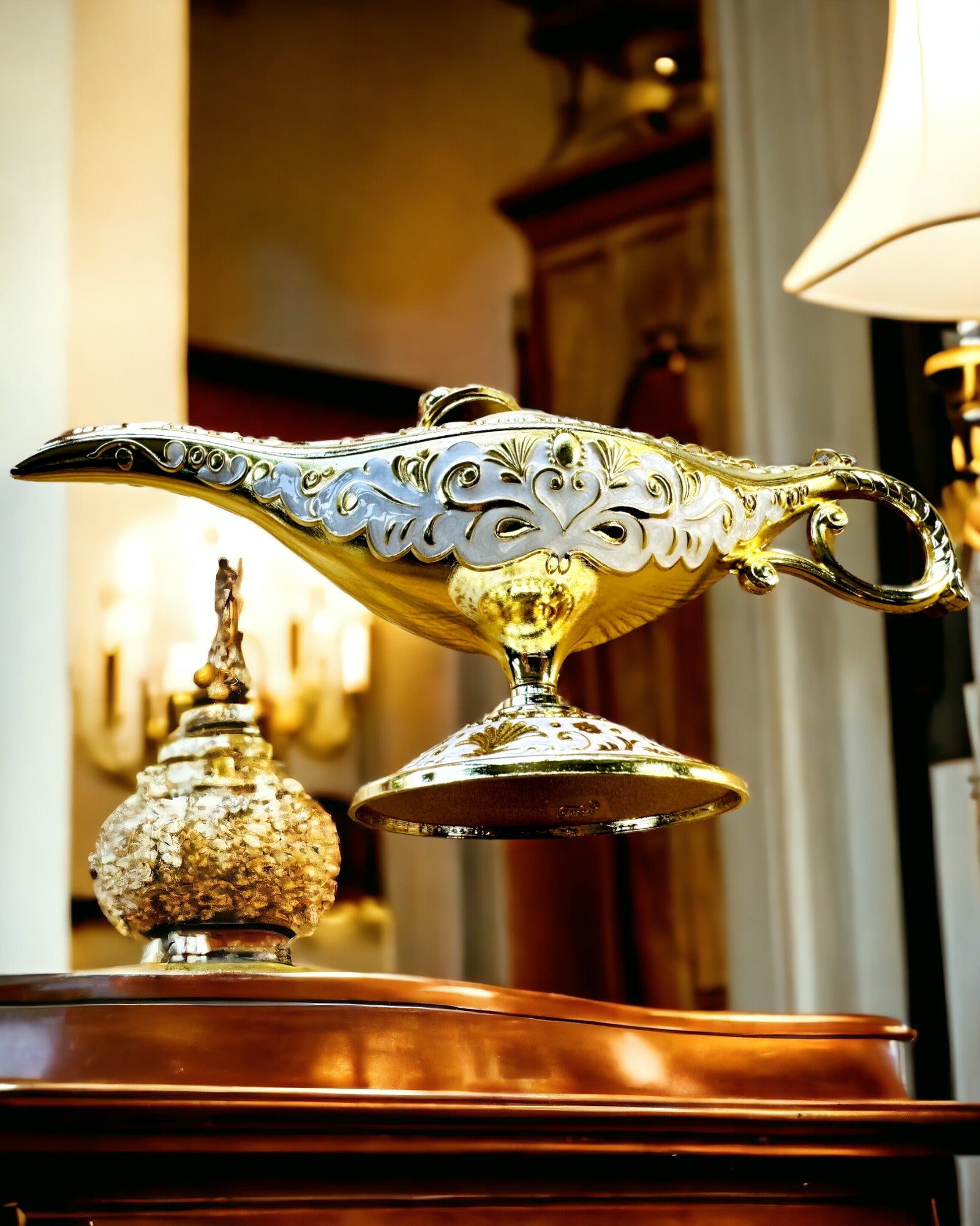 Lampa Magică a lui Aladin cu Opțiune de Gravare - Variantă Albă, împletită cu auriu
