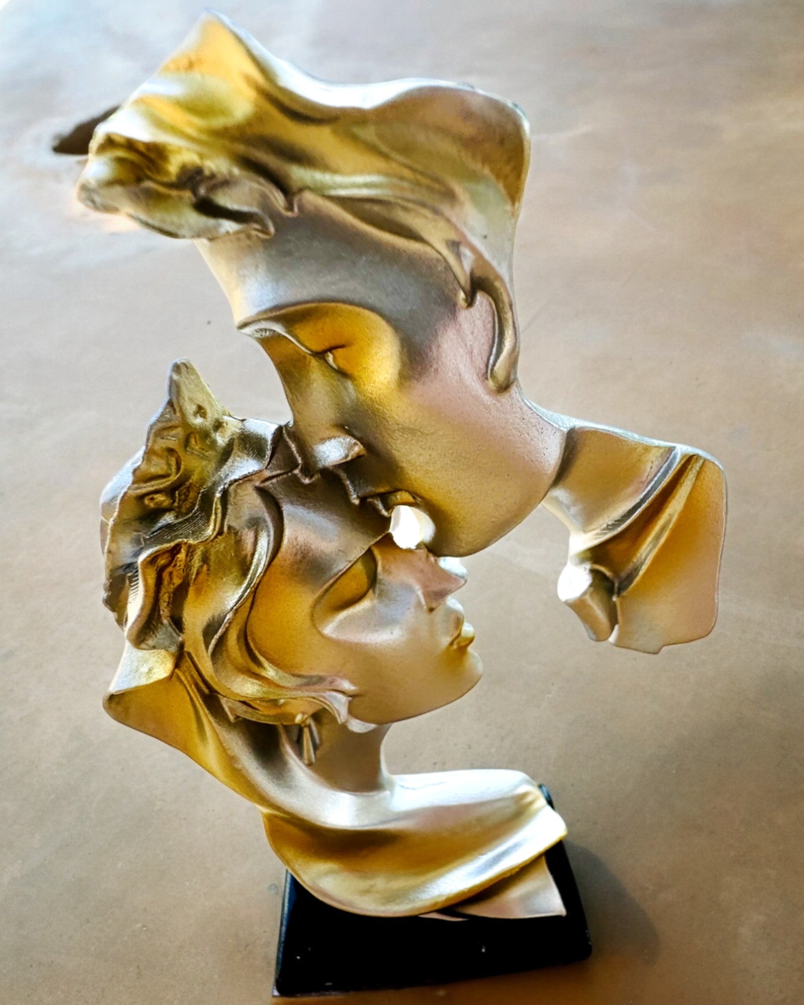 Figurină "Eleganță în Piatră" culoare argintie - Decorativă cu Opțiune de Gravare, 2 dimensiuni la alegere