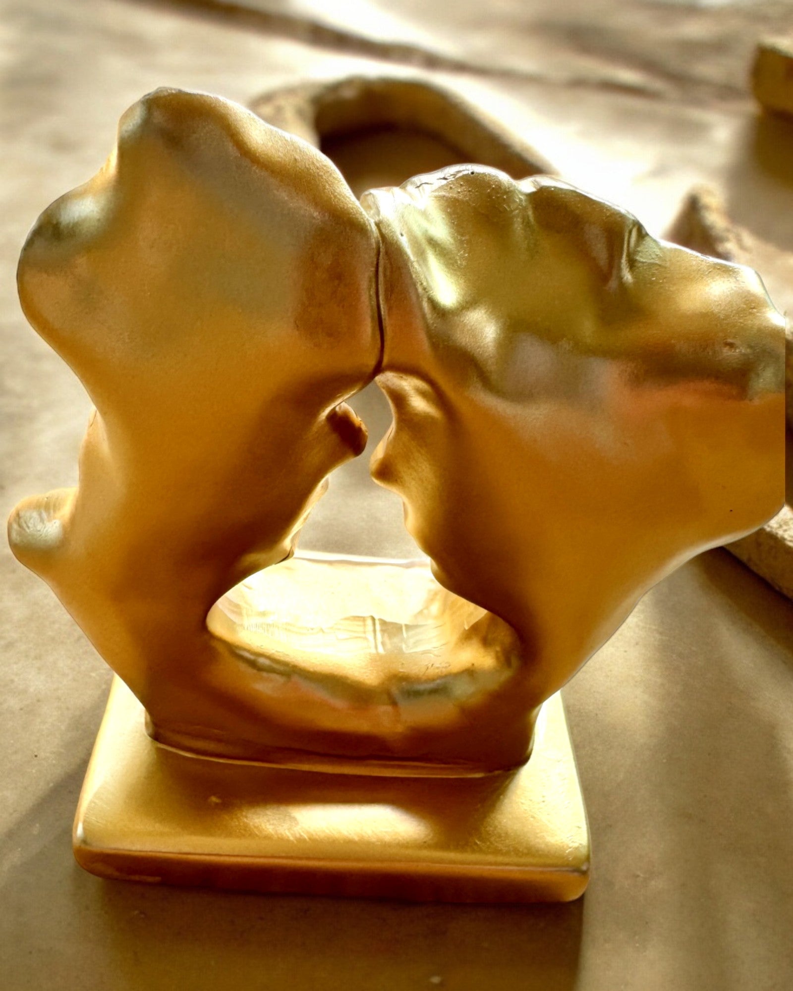 Figurină "Złote Złączenie" - 13,5 cm înălțime, Decorativă cu Opțiune de Gravare