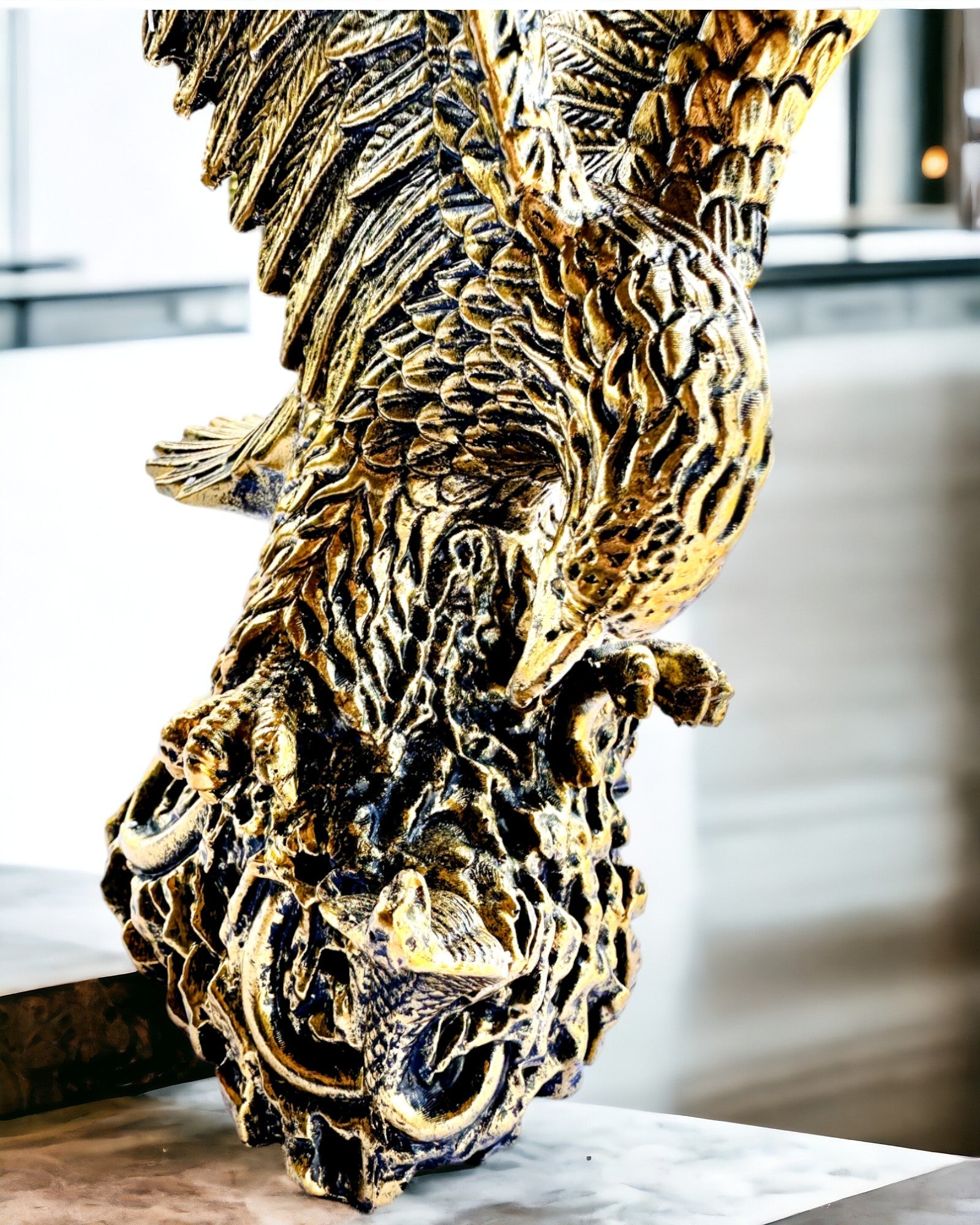 Vultur Regal – Figurină Decorativă din Rășină cu Opțiune de Gravare