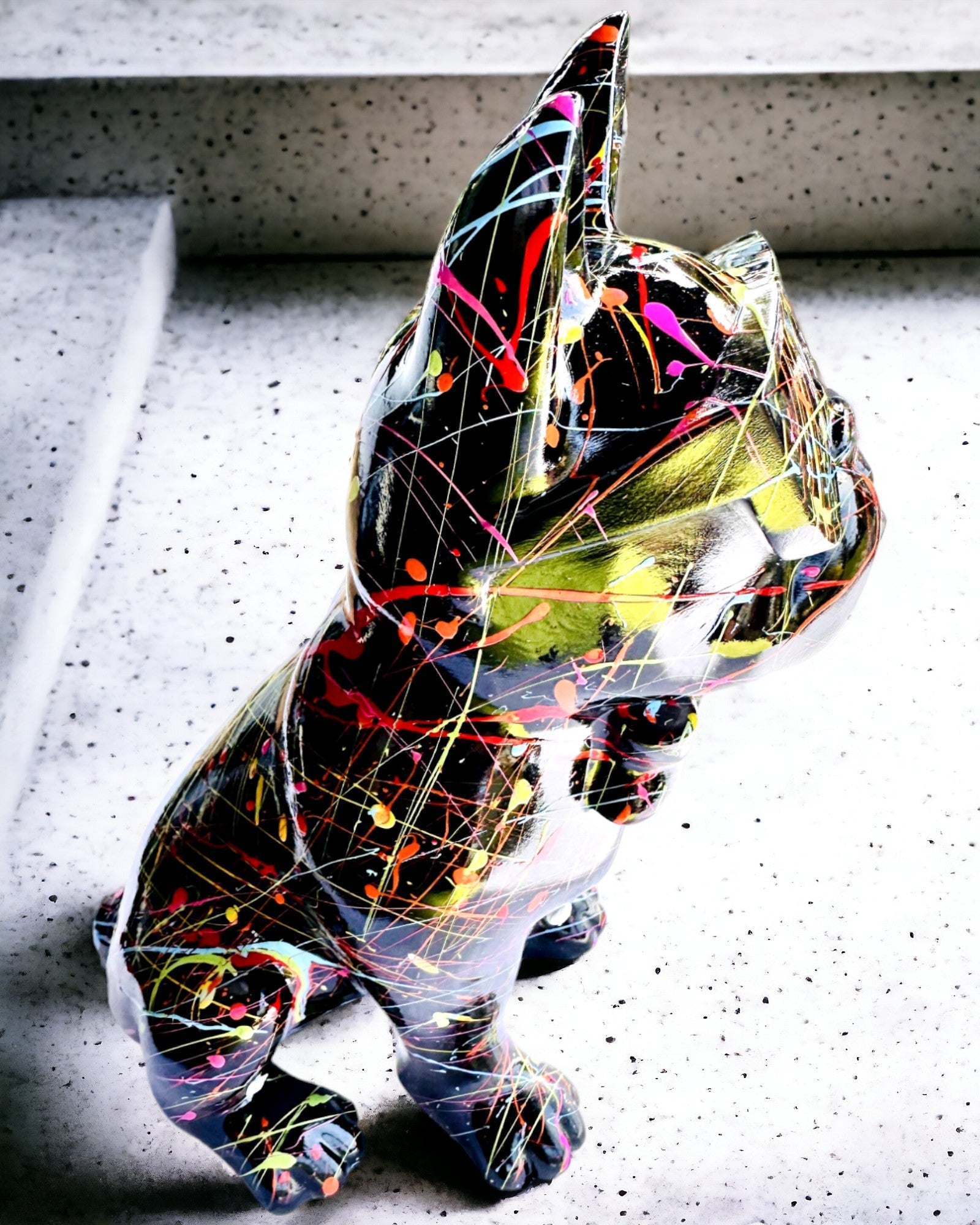 Kolorowy Psiak Artystyczny - Bulldog francez pictat manual, personalizare cu gravură, ideal pentru cadou