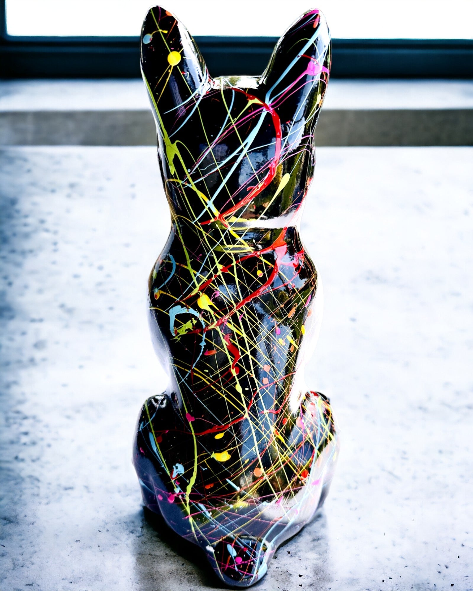 Kolorowy Psiak Artystyczny - Bulldog francez pictat manual, personalizare cu gravură, ideal pentru cadou