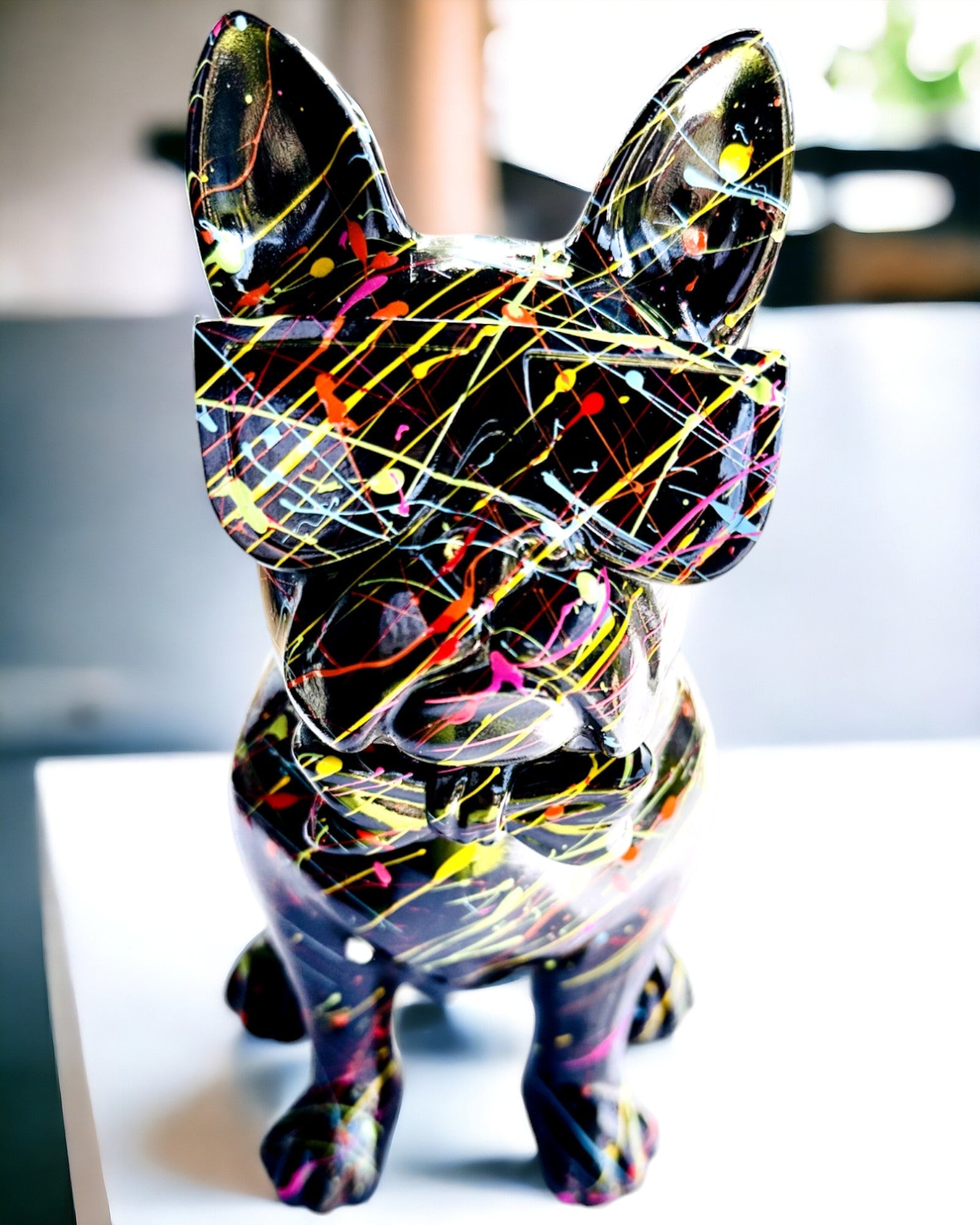 Kolorowy Psiak Artystyczny - Bulldog francez pictat manual, personalizare cu gravură, ideal pentru cadou