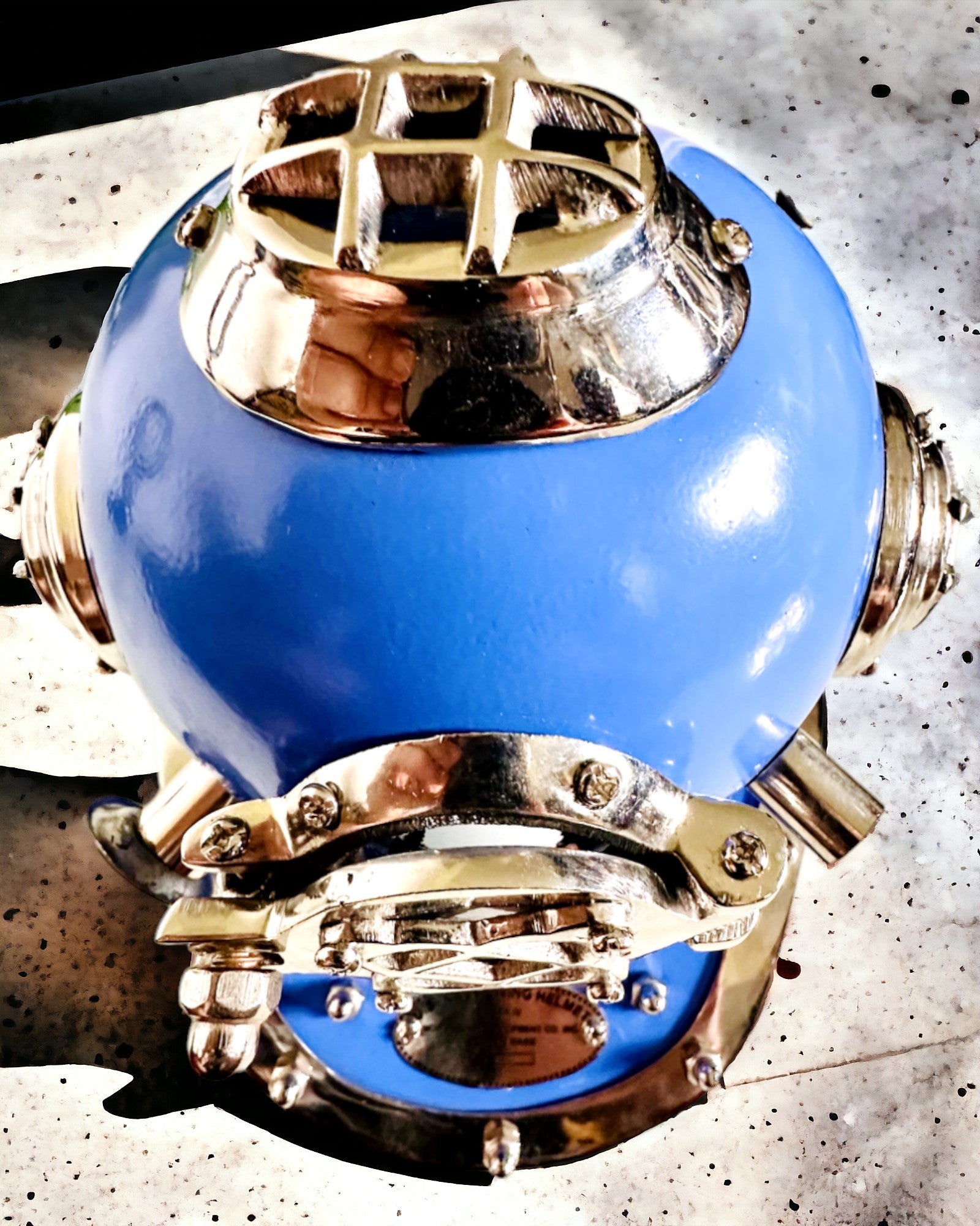 Hełm Odkrywcy Głębin - Edycja Kolekcjonerska z Możliwością Grawerowania, 35 cm, prezent dla strażaka lub nurka