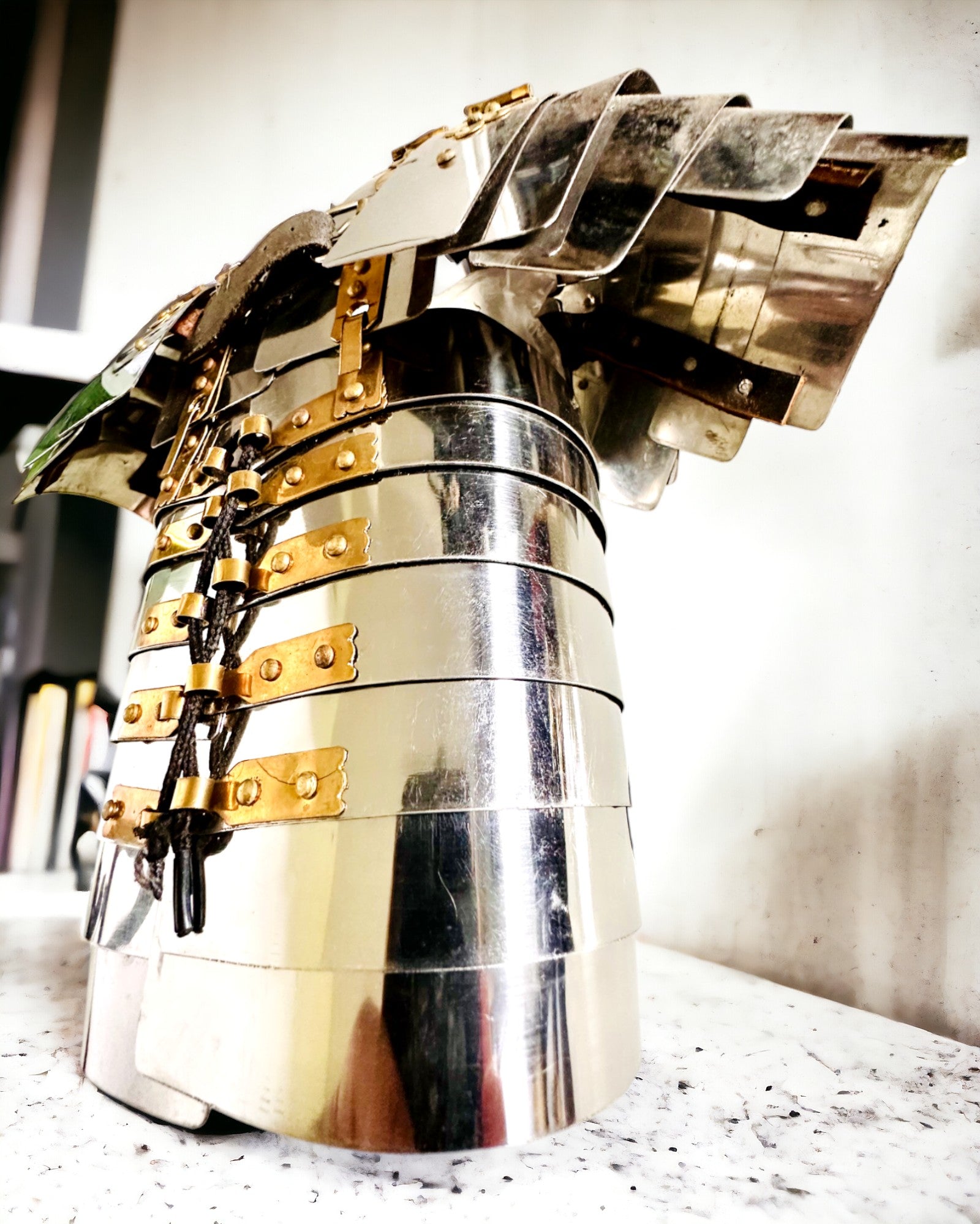 Armura Războinicului Urban - Lucrată Manual, Posibilitate de Gravare, Înălțime Aproximativ 40 cm