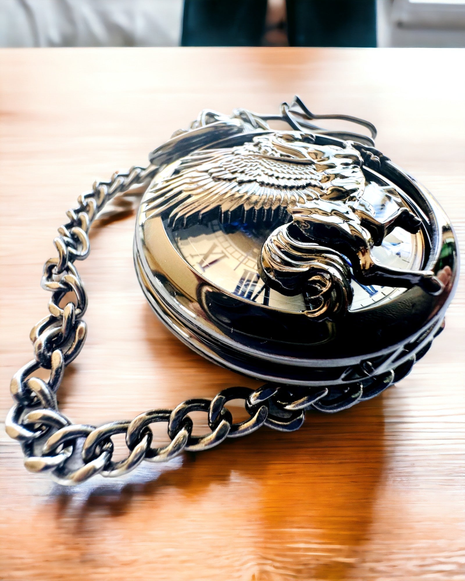 Ceas de buzunar "Equus Tempus" - Negru cu motiv de cal, posibilitate de personalizare cu gravură - cadran alb