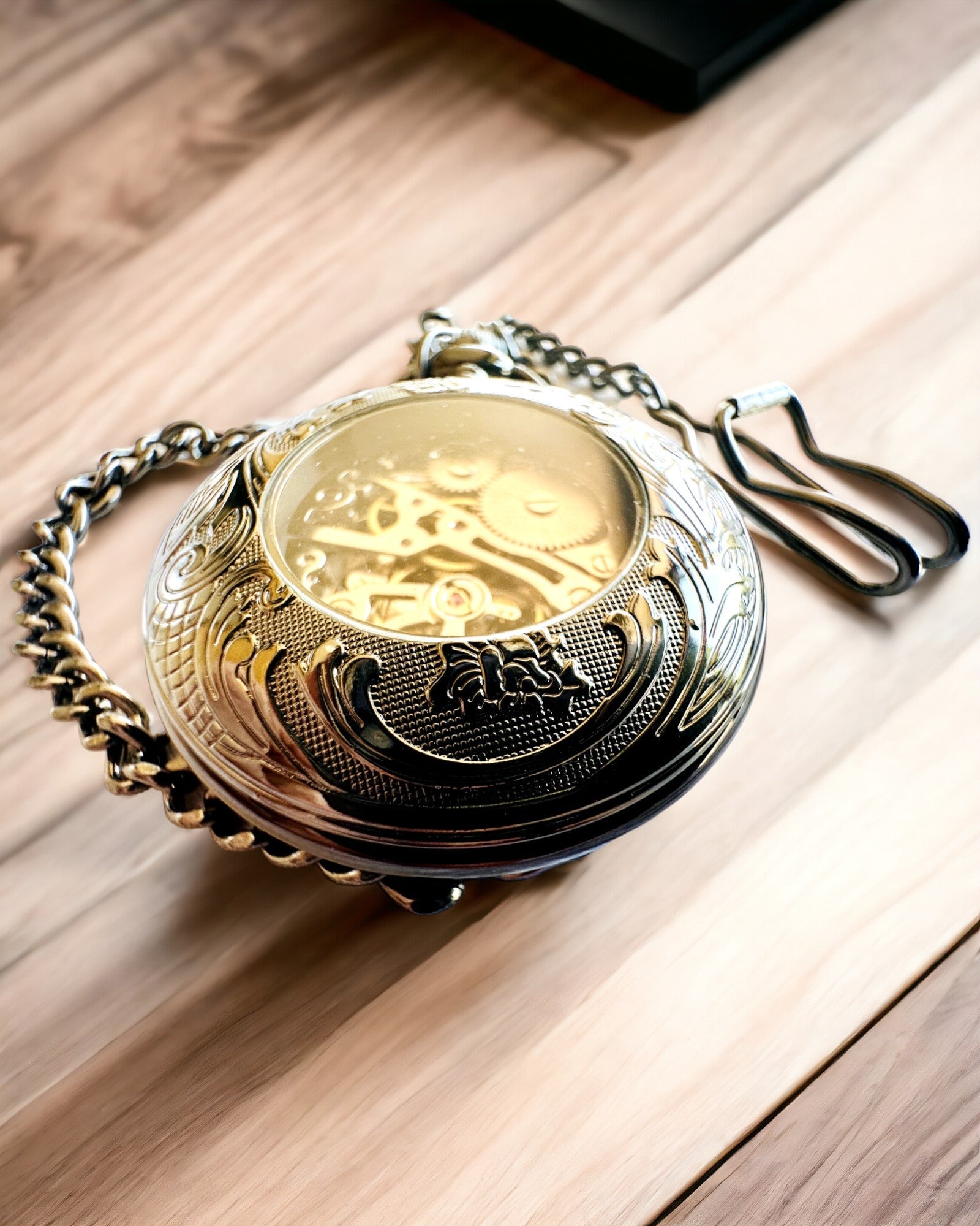 Ceas de buzunar "Equus Tempus" - Negru cu motiv de cal, posibilitate de personalizare cu gravură - cadran alb