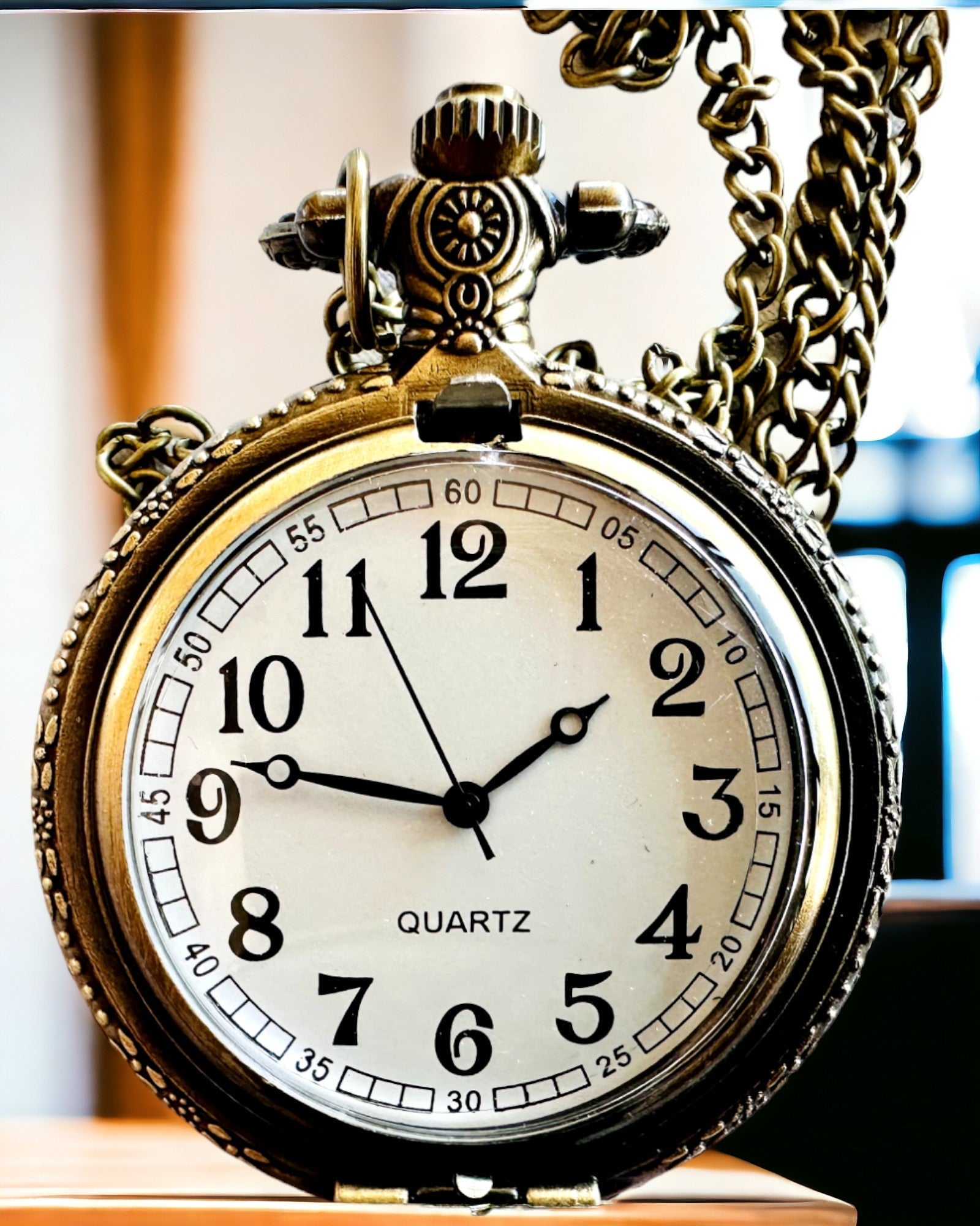 Ceas de buzunar „Motociclistul Elegant” – Gravură