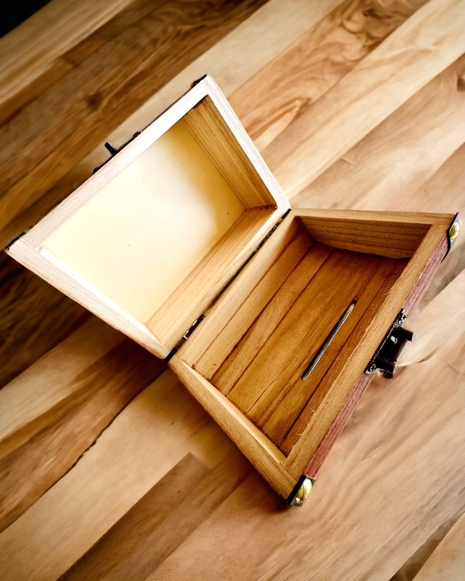 "Magiczna Skrzynia Skarbów - Skarbonka, personalizare cu gravură"