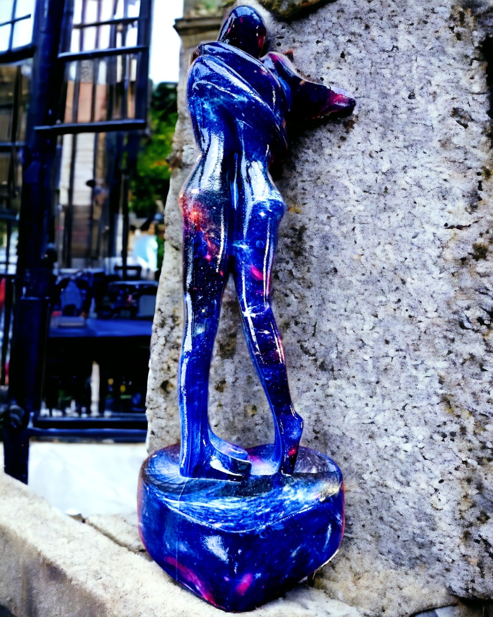 Îmbrățișare Cosmică - Figurină din Rășină cu Opțiune de Gravare