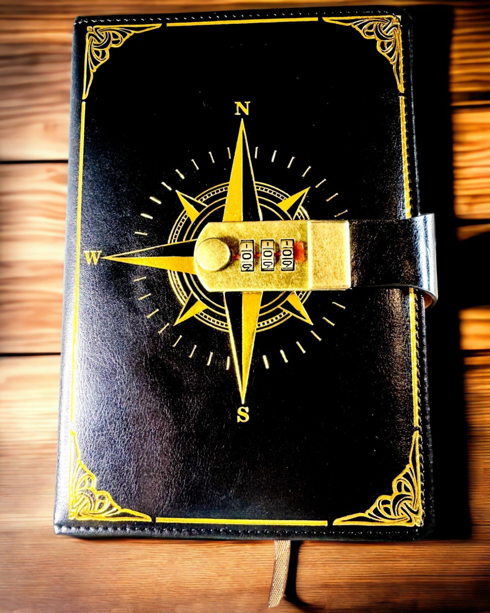 Notatnik Premium cu Lacăt cu Cod A5 - Stil Vintage cu Busolă, Design Japonez, Articole de Papetărie pentru Studenți și Afaceri. Personalizare cu Gravură
