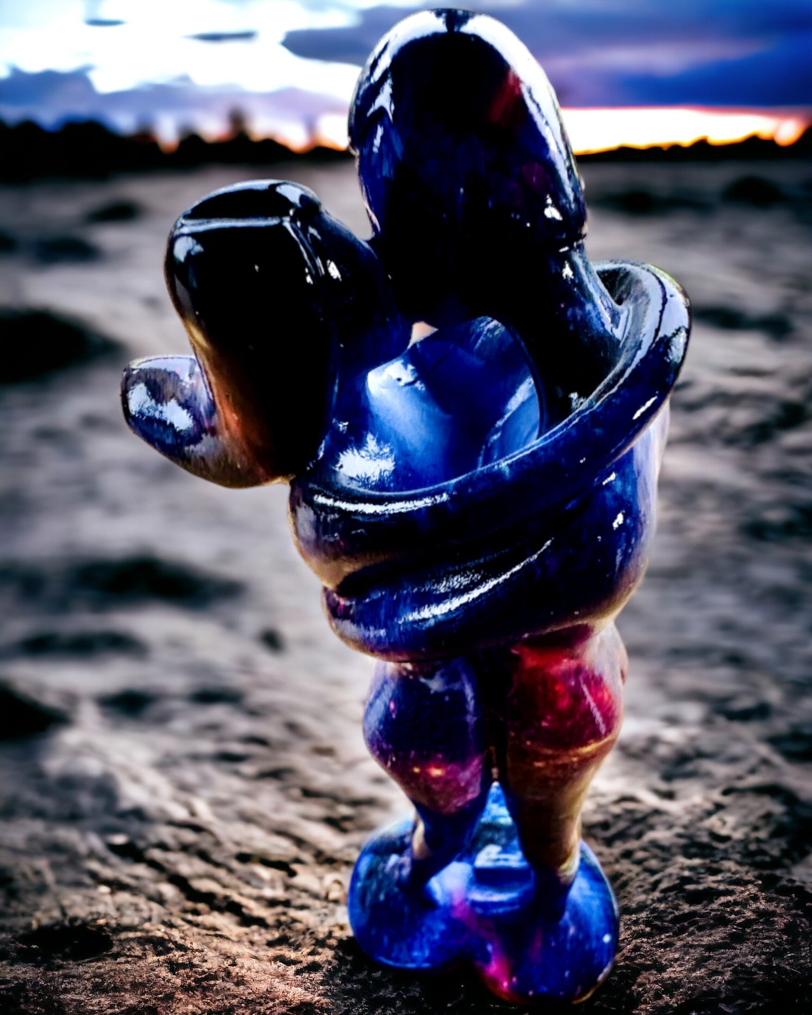 Îmbrățișare Cosmică - Figurină din Rășină cu Opțiune de Gravare