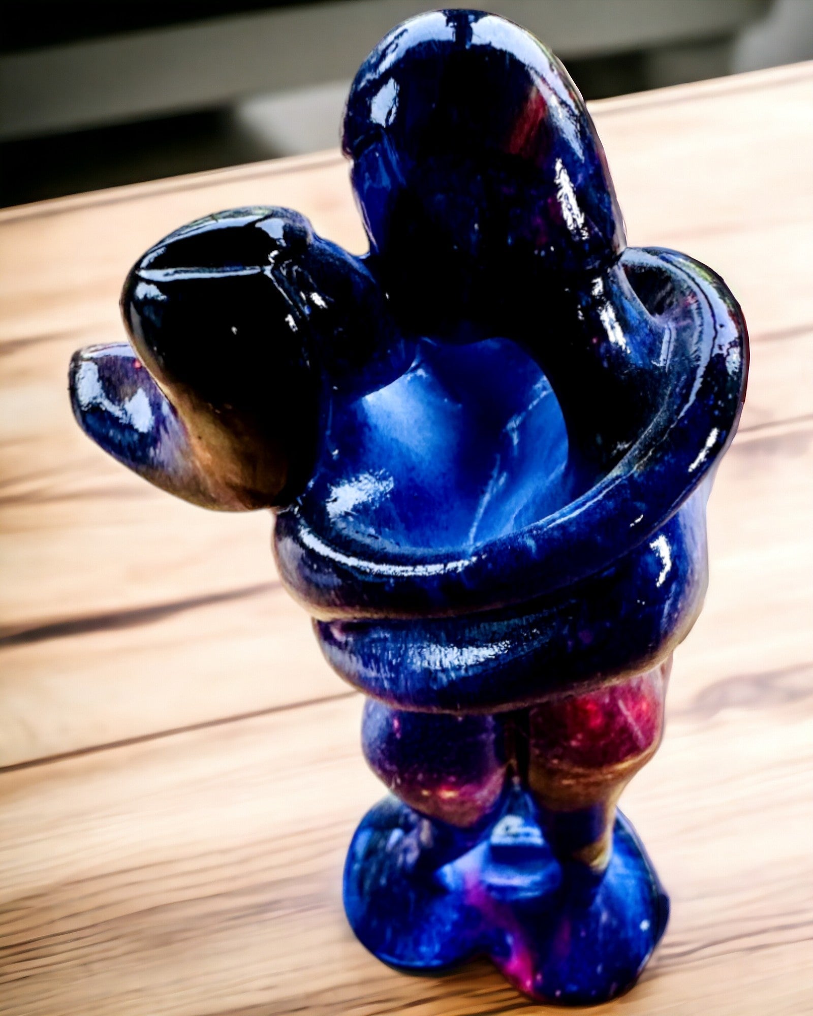 Îmbrățișare Cosmică - Figurină din Rășină cu Opțiune de Gravare