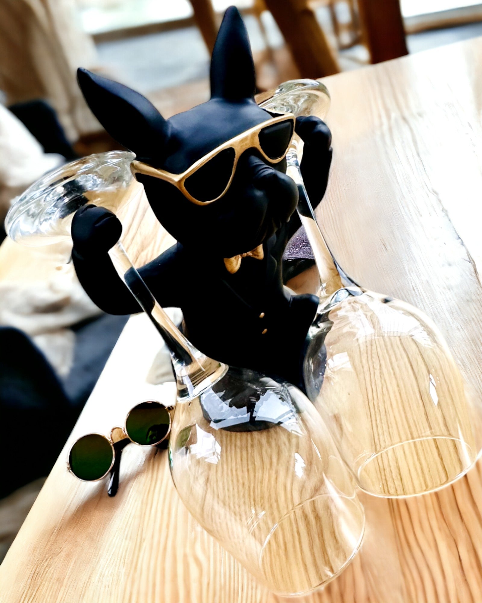 Figurină Bulldog Elegance - Suport exclusiv pentru pahare, posibilitate de personalizare cu gravură