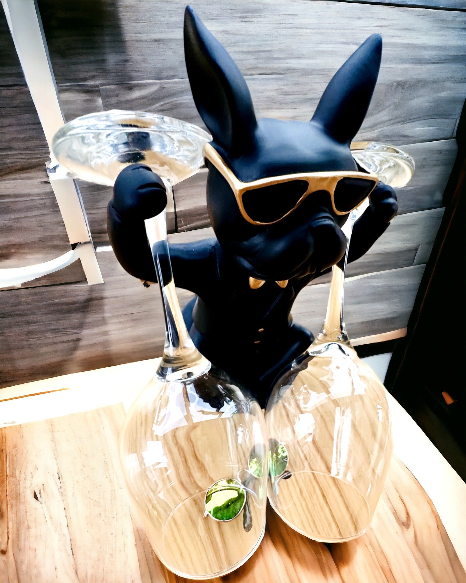 Figurină Bulldog Elegance - Suport exclusiv pentru pahare, posibilitate de personalizare cu gravură