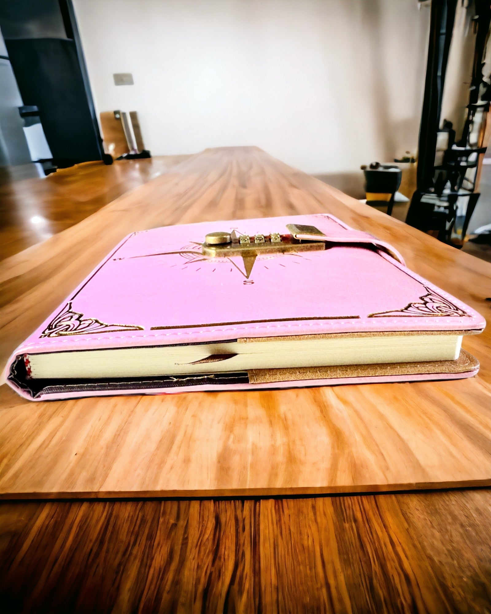 Notatnik Premium cu Lacăt cu Cod A5 - Stil Vintage cu Busolă, Design Japonez, Articole de Papetărie pentru Studenți și Afaceri. Personalizare cu Gravură