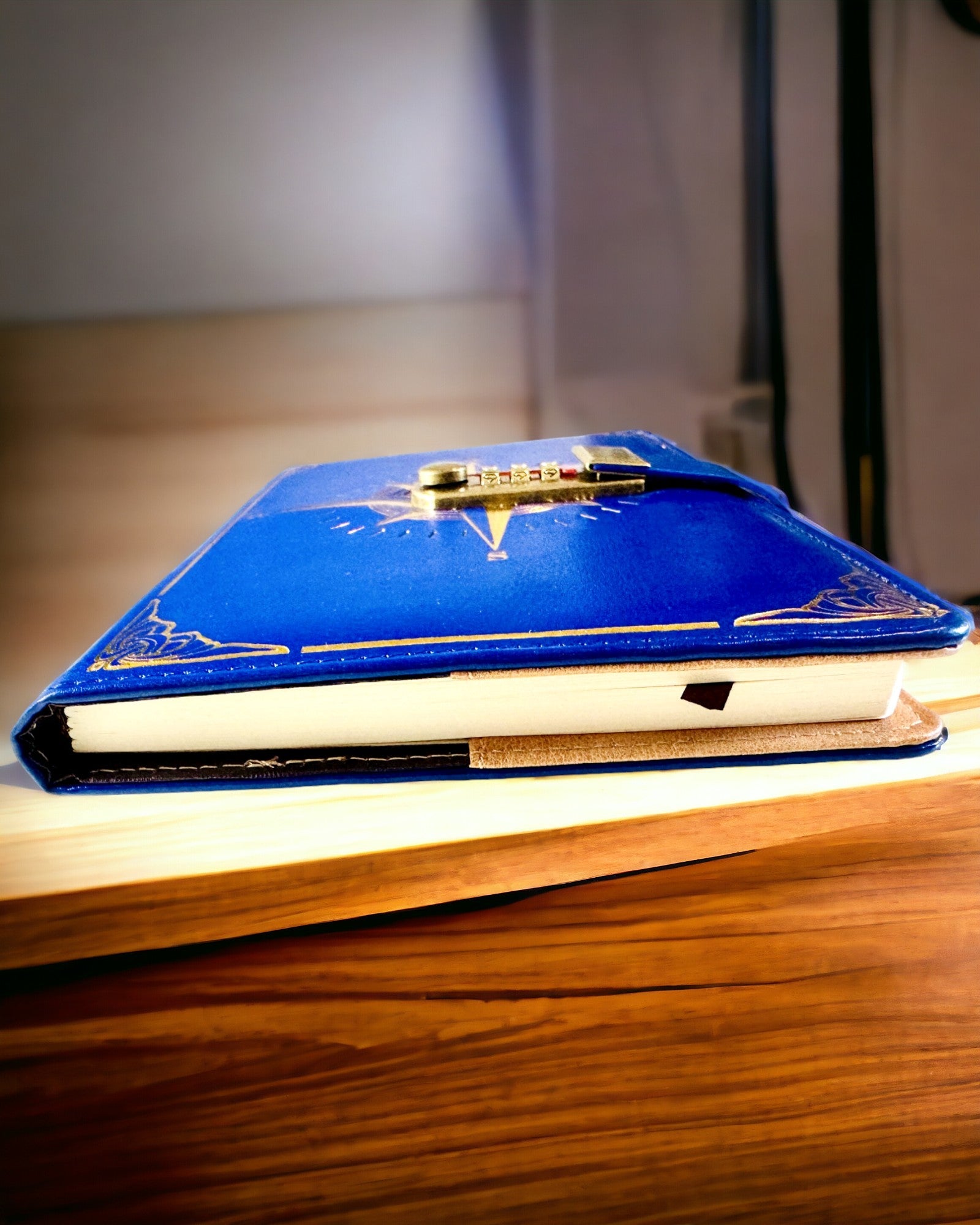 Notatnik Premium cu Lacăt cu Cod A5 - Stil Vintage cu Busolă, Design Japonez, Articole de Papetărie pentru Studenți și Afaceri. Personalizare cu Gravură