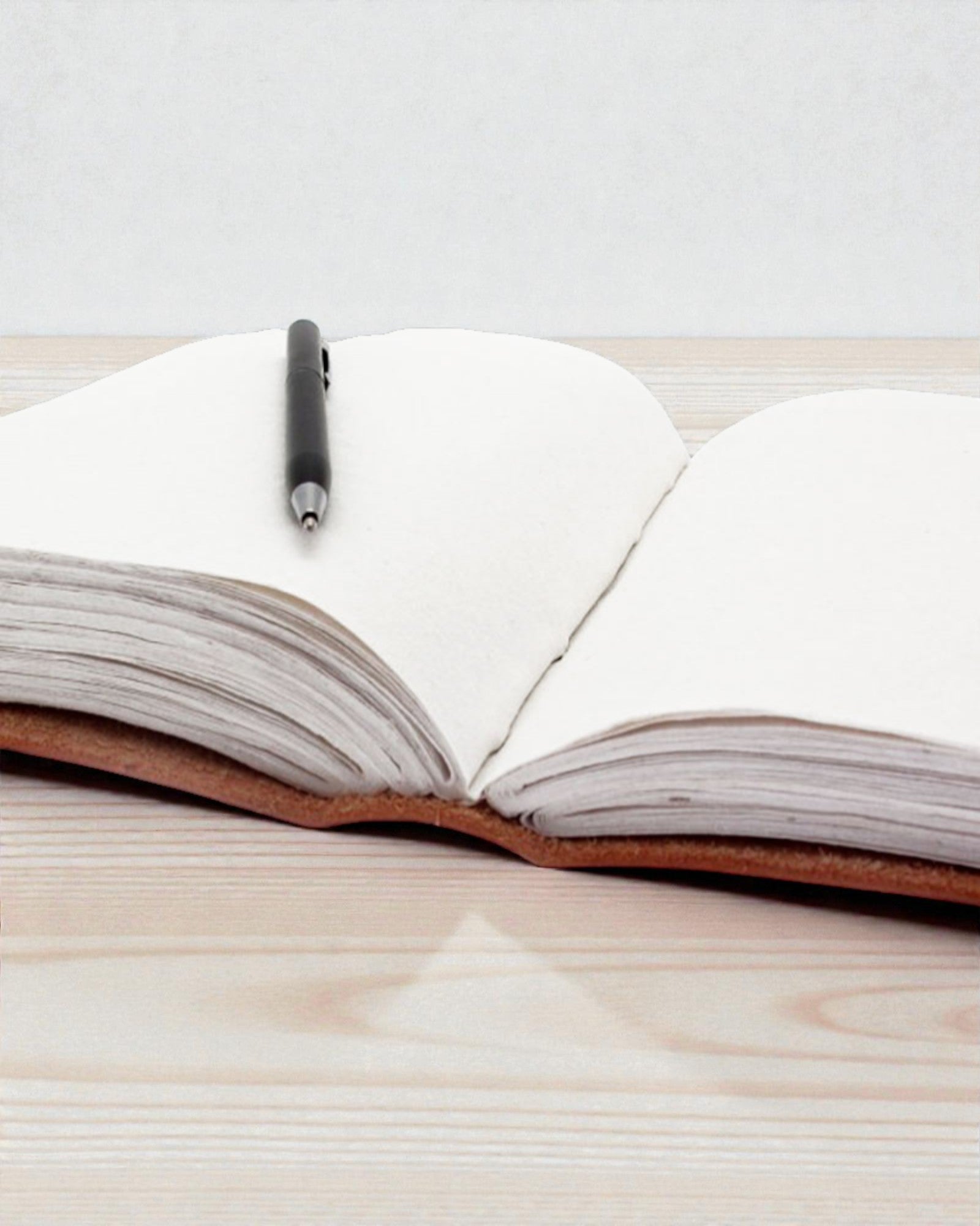 Caiet de notițe din piele cu 7 chakre – format mare (25 x 33 cm) – 200 pagini