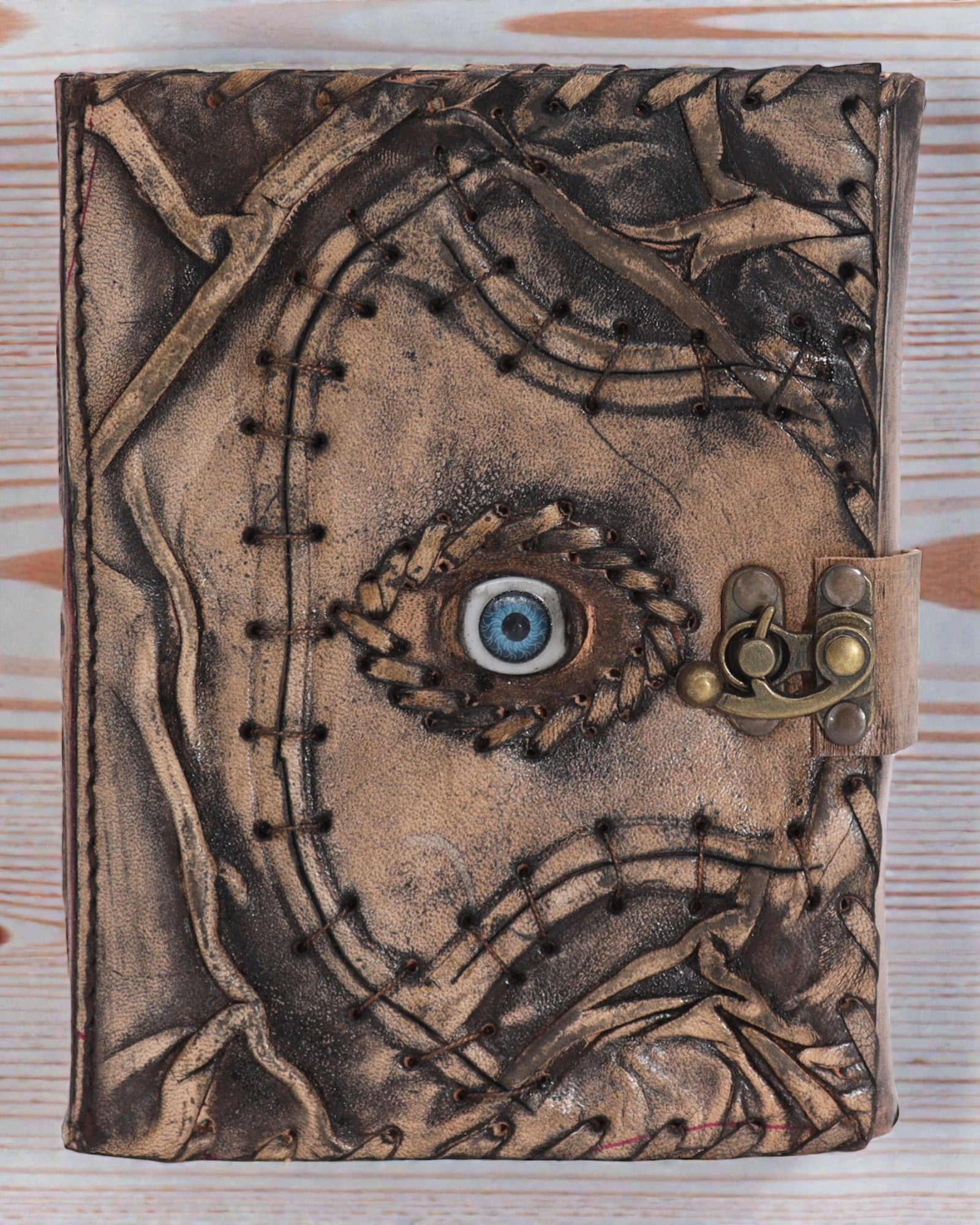 Caiet de note din piele maro – Ochiul rău – 17 × 12,5 cm | 160 de pagini, margini îmbătrânite