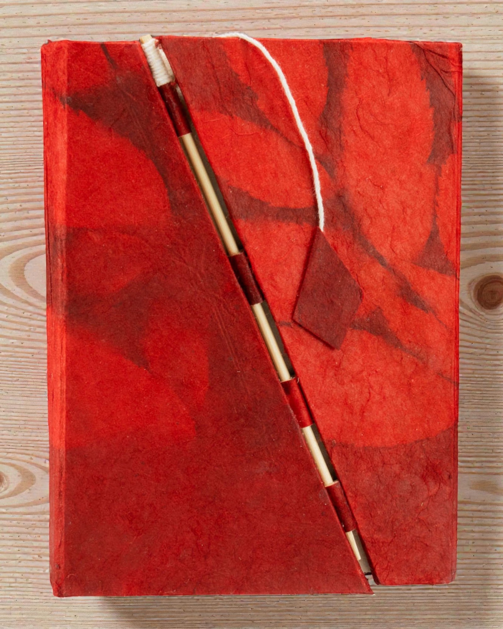 Caiet de notițe de format mediu Lokta Flori îndrăznețe – Rubin (45 file, 15 x 12 cm)