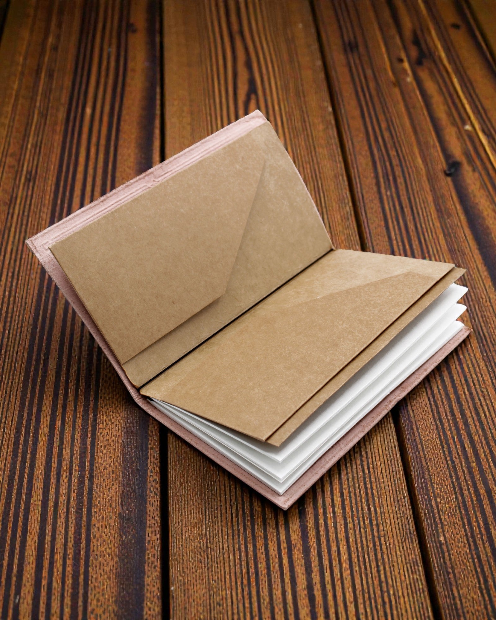 Jurnal din piele lucrat manual - Note mici pentru planuri mari - Roșu (80 de pagini)