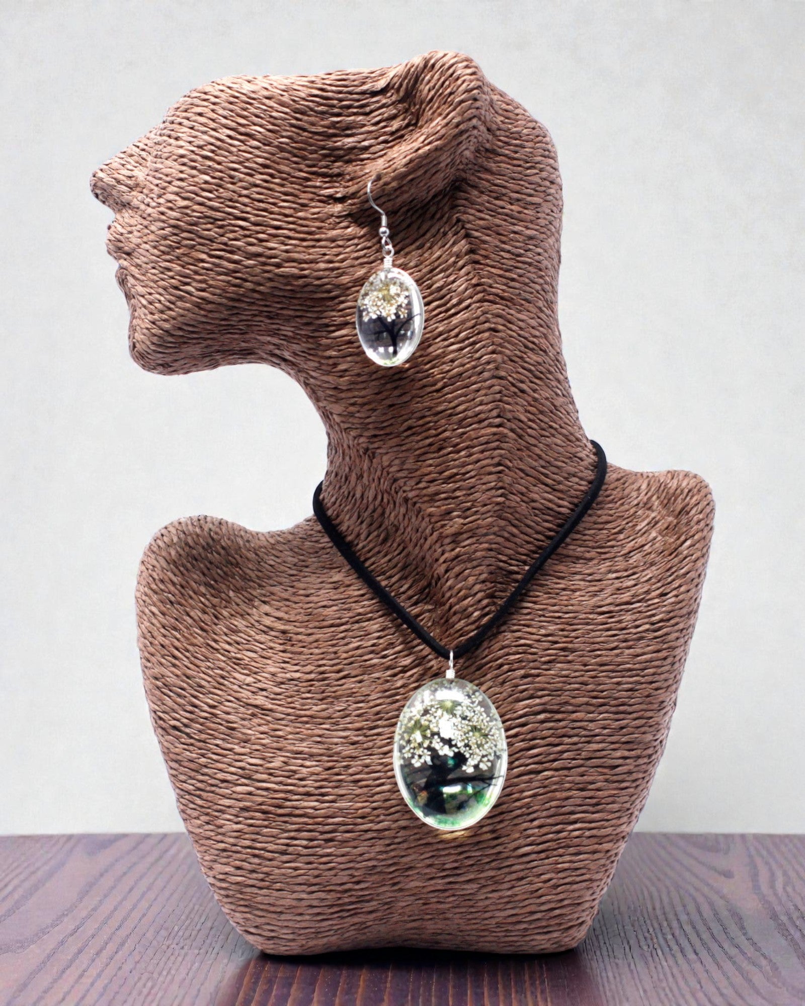 Armonie albă – Set de bijuterii alb cu flori uscate, Arborele Vieții