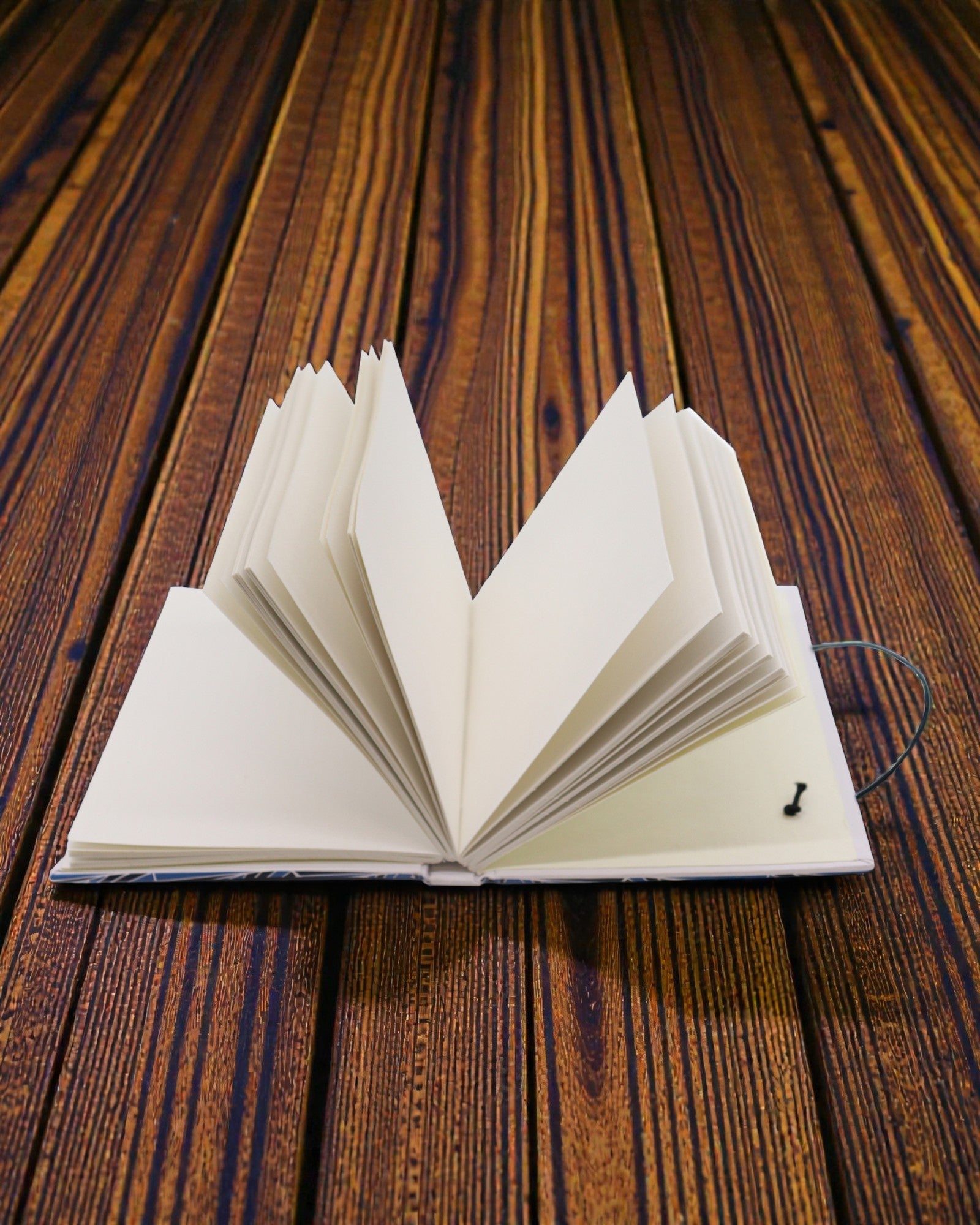 Waves Together – caiet mic de notițe cu curelușă și nasture de cocos 18 × 12,5 cm, 200 pagini