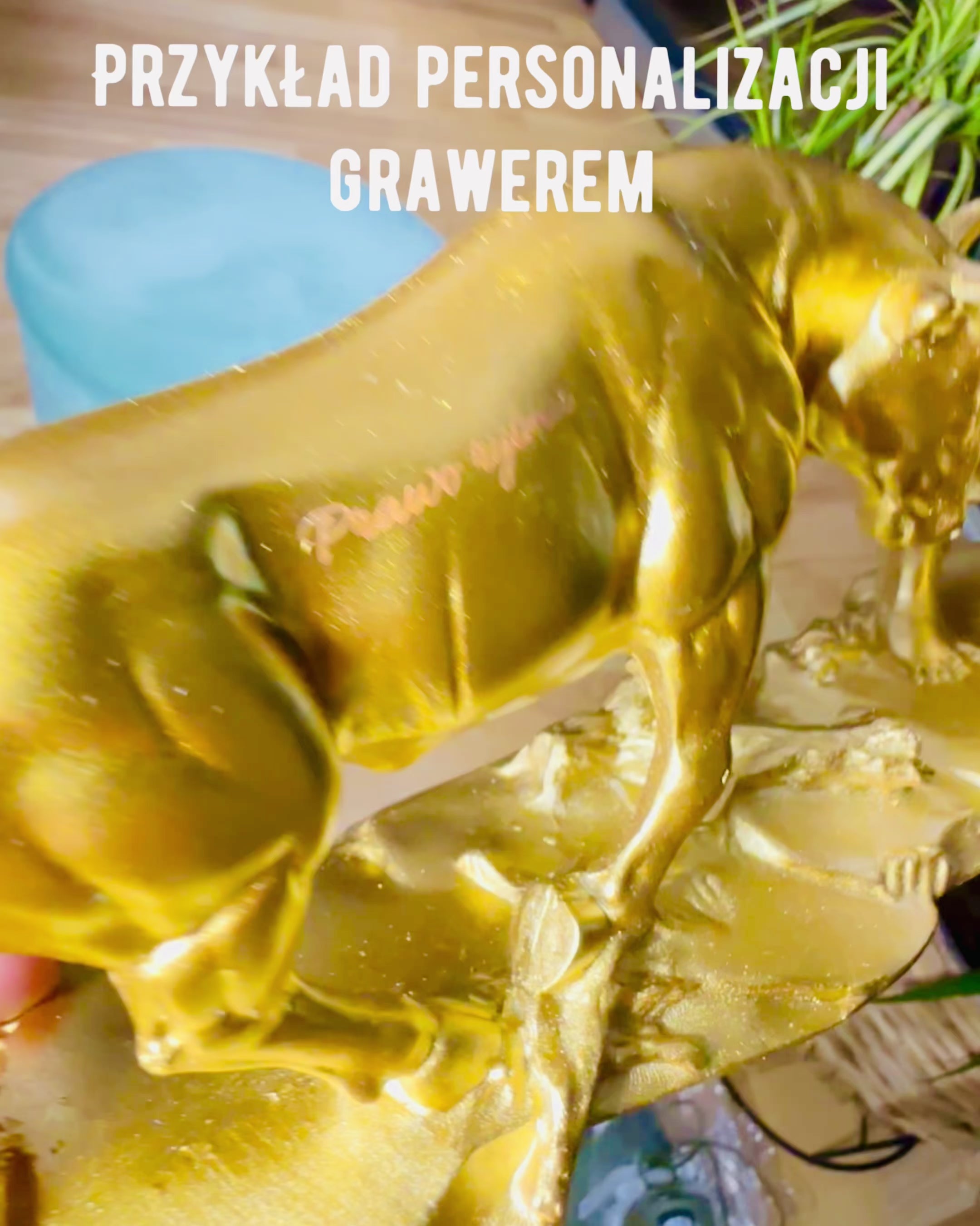 Duelul Titanilor - Sculptură Decorativă Taur și Urs - posibilitate de personalizare cu gravură - culoare aurie