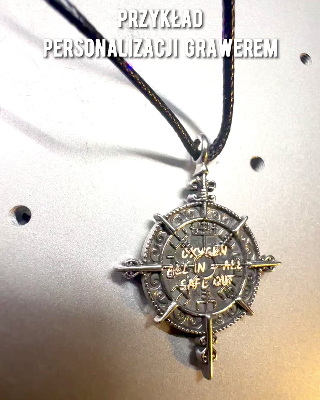 Amuletul Războinicului Nordului - Busola Vikingului, posibilitate de personalizare cu gravură pentru cadou, 2 variante la alegere