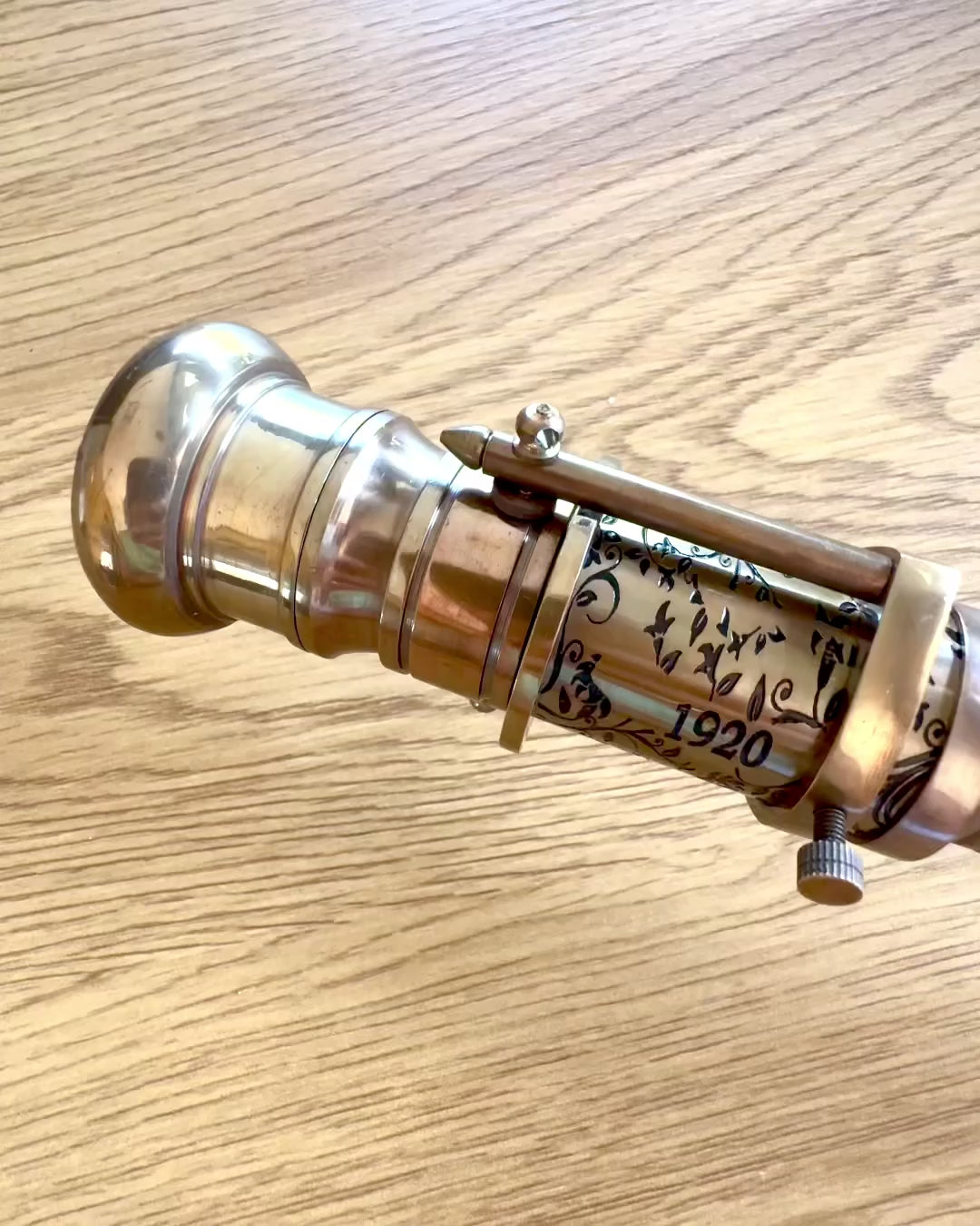 Baston Navigator 2.0 cu busolă și telescop ascuns, posibilitate de personalizare prin gravură pentru cadou
