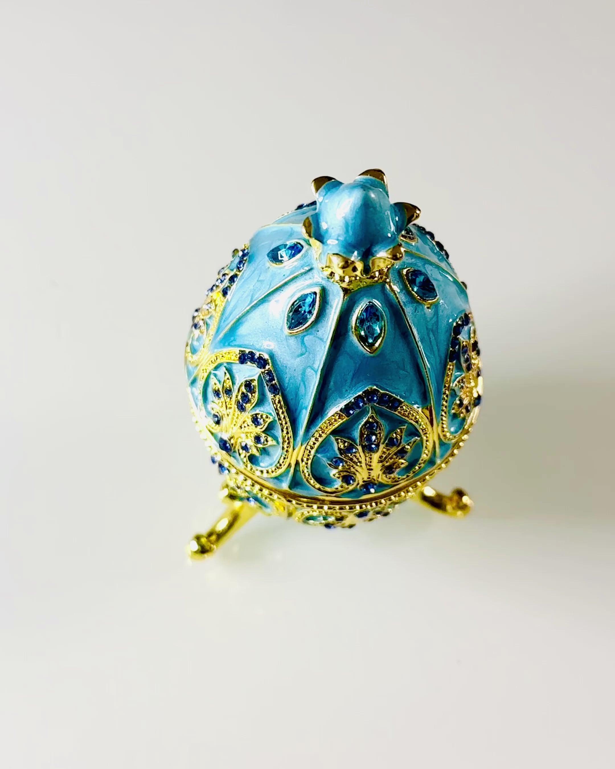 Ou Faberge Ceresc – Organizator de Bijuterii Emailat - culoare albastru cer senin. Personalizare cu gravură