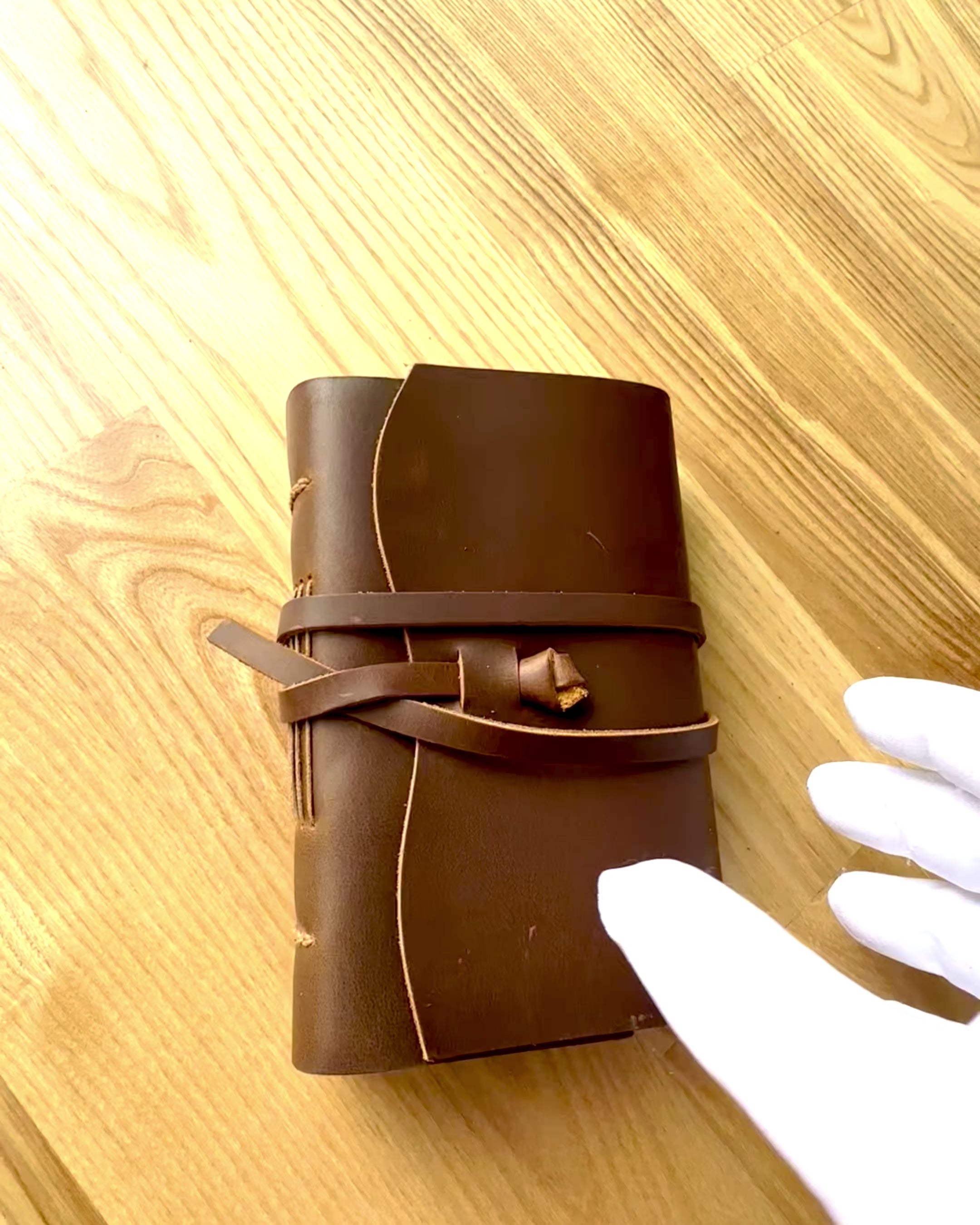 Notatnik Premium "RetroNotes" – Carnet elegant din piele veritabilă - 200 de pagini, 120g, carnet, caiet de schițe, culoare maro, personalizare cu gravură