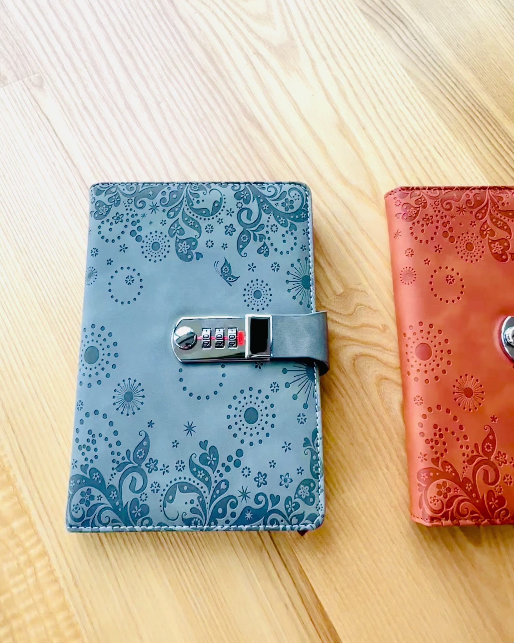 Notițele Exclusive, piele PU, A5 cu Lacăt cu Cod - "Secret Journal", personalizare cu gravură