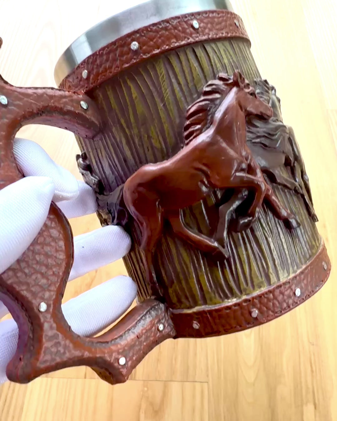 Cana cu Motiv de Cai, 330 ml, posibilitate de personalizare cu gravură pentru cadou