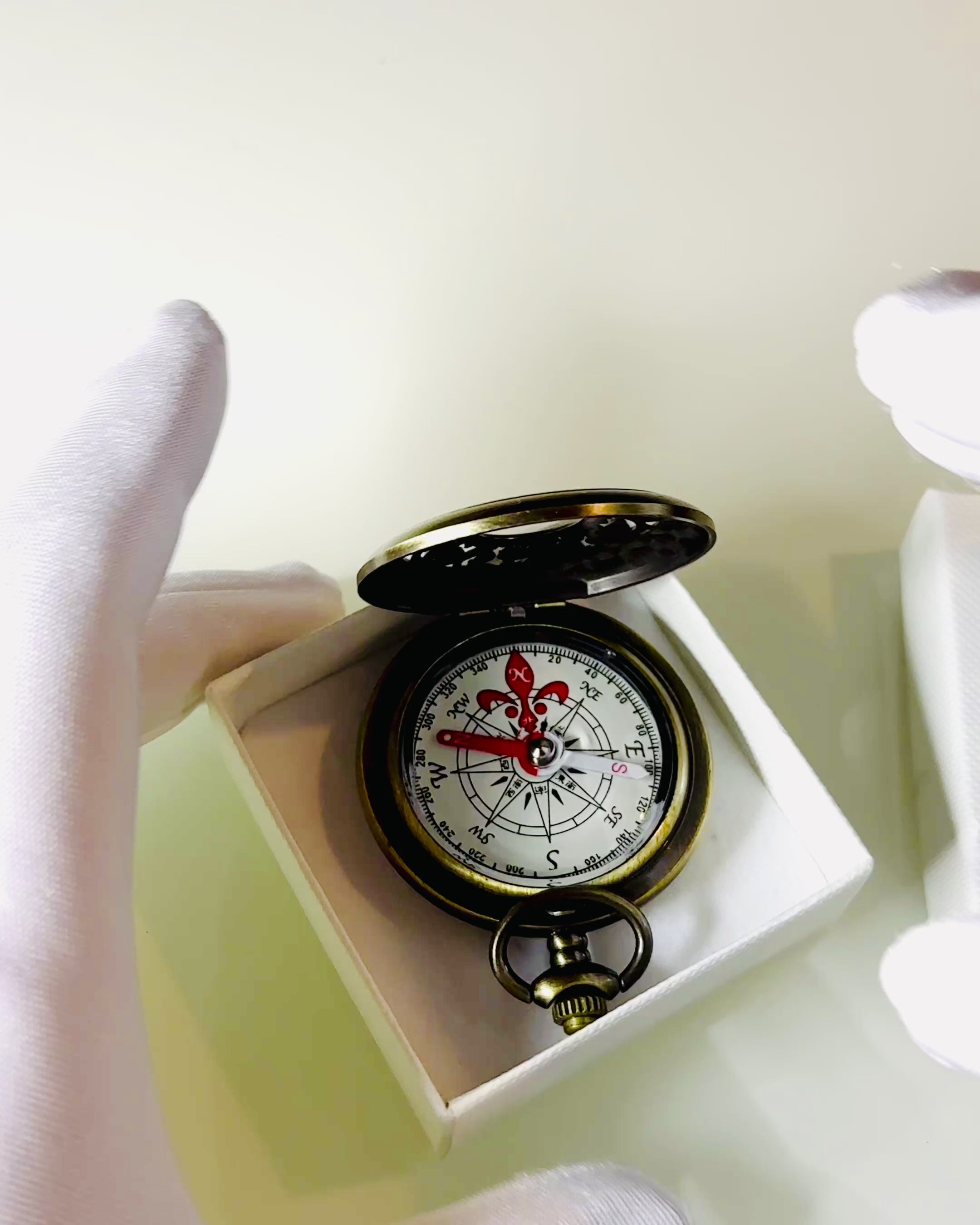 Busolă de Navigație în Stil Vintage cu Model Ajour – culoare maro-auriu