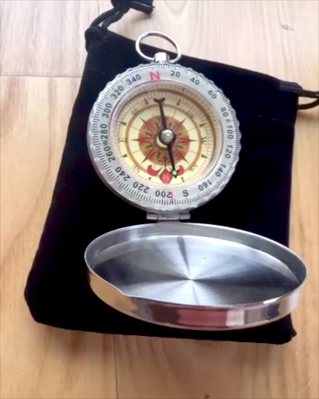 Wodoodporny Mosiężny Kompas z Efektem Świecenia - Niezbędnik Na Wędrówki i Kemping, personalizacja grawerem